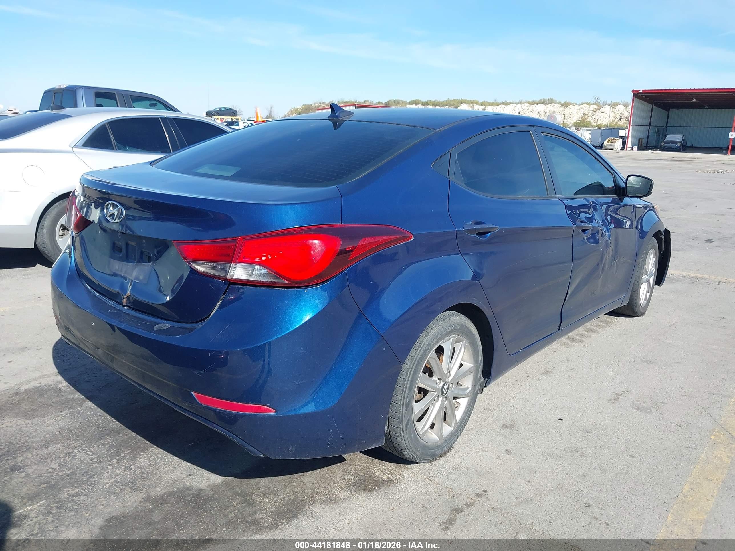HYUNDAI ELANTRA image 4