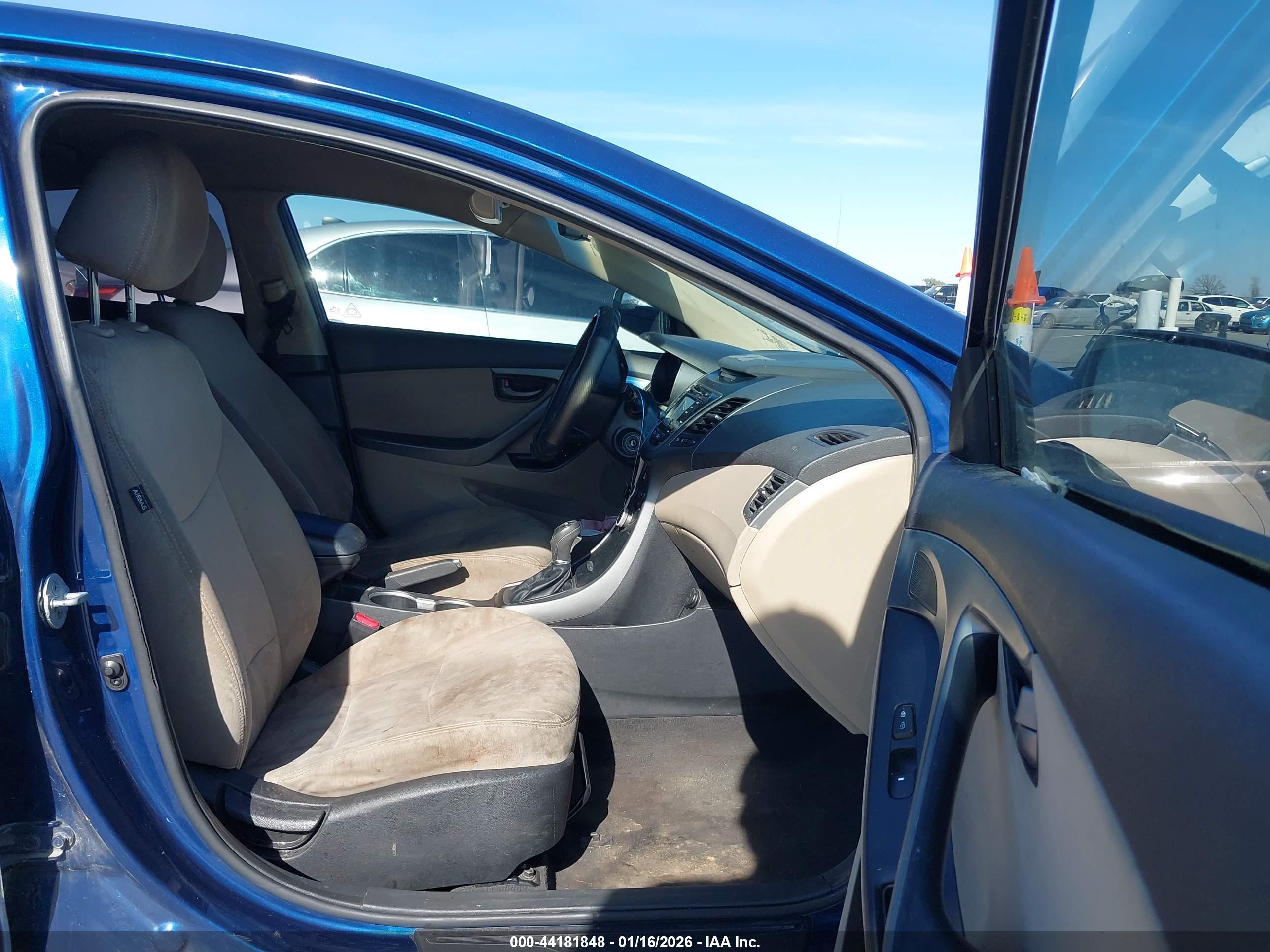 HYUNDAI ELANTRA image 5