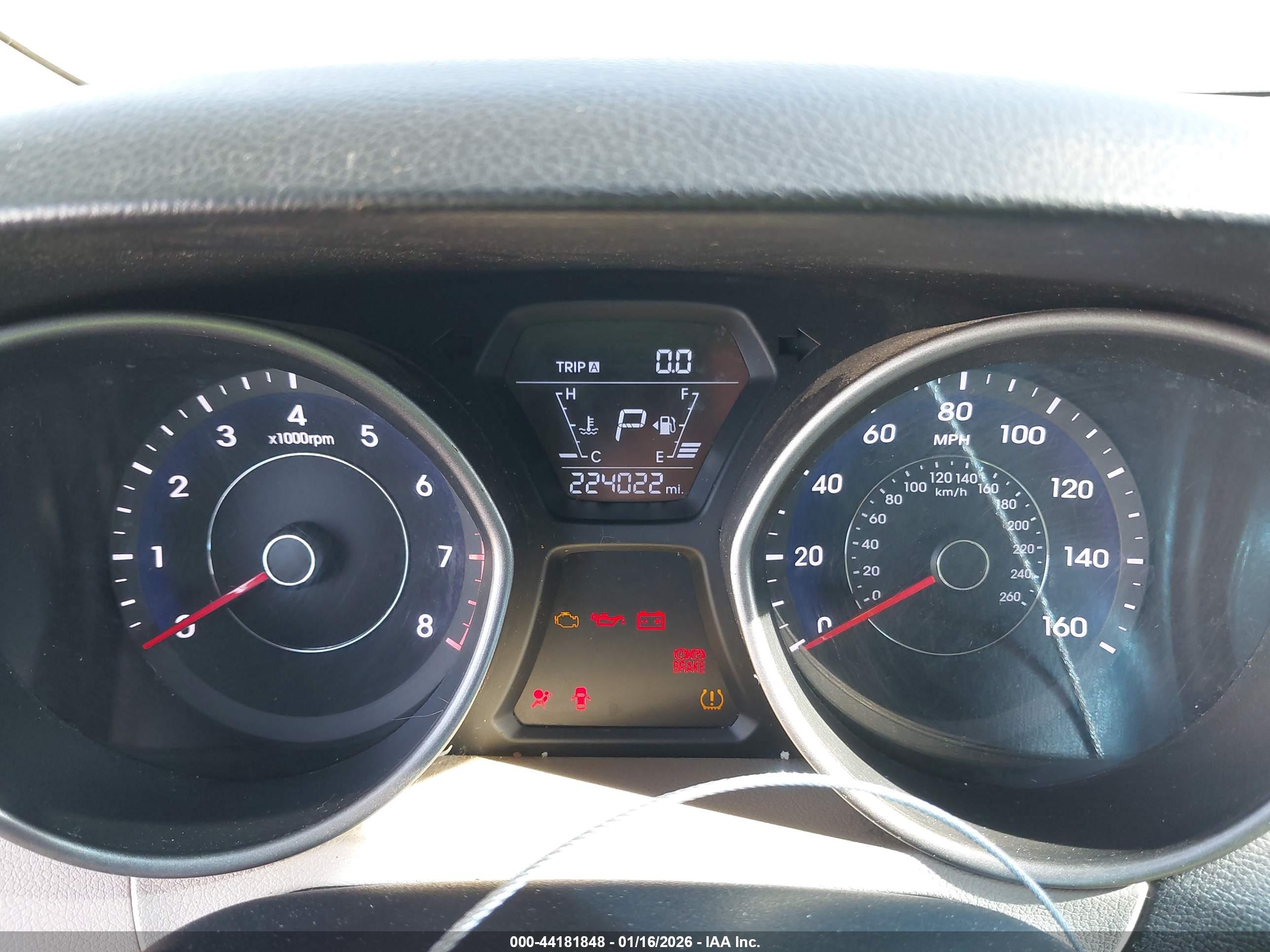 HYUNDAI ELANTRA image 7