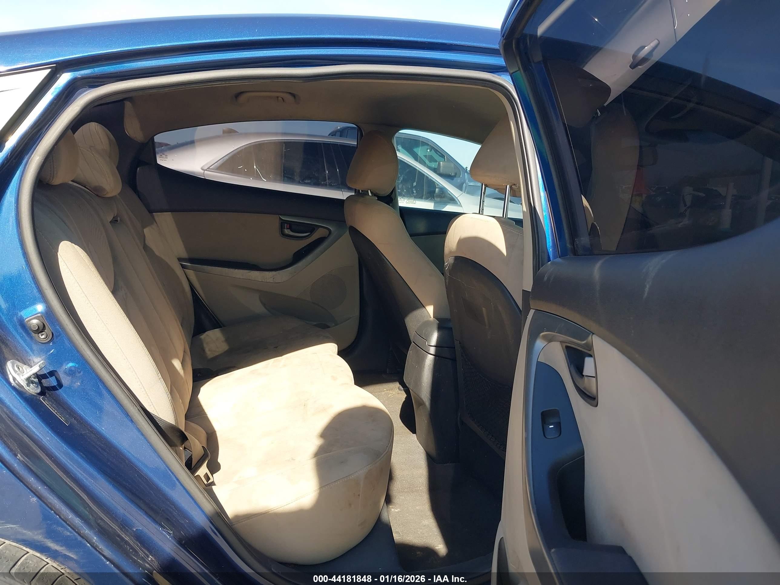 HYUNDAI ELANTRA image 8
