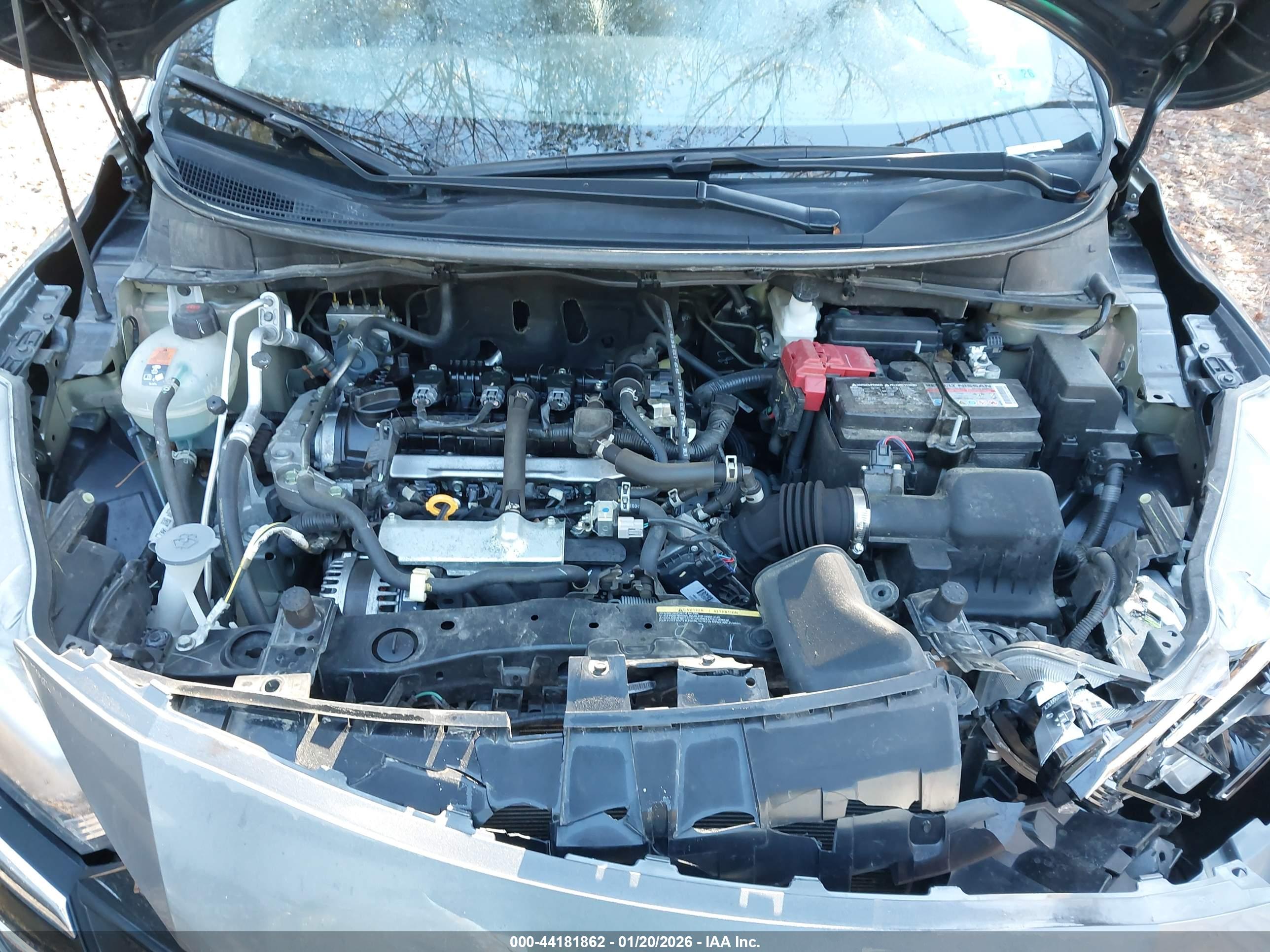 NISSAN VERSA image 10