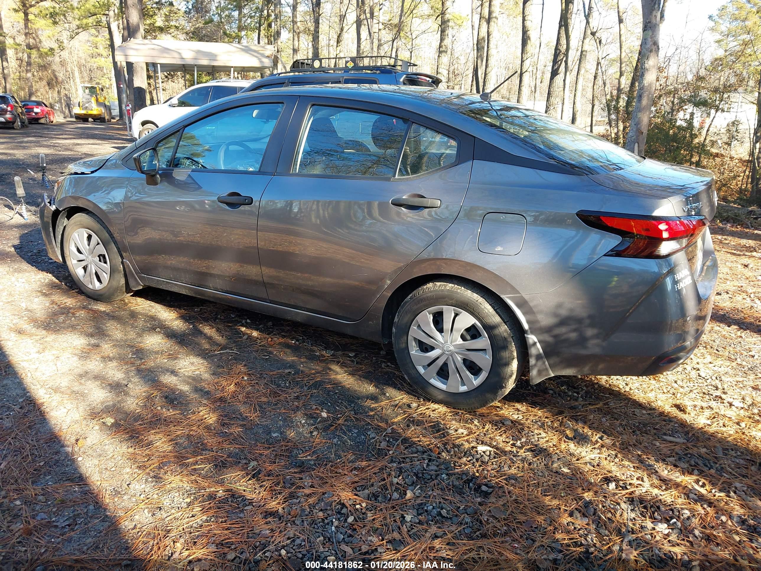 NISSAN VERSA image 3