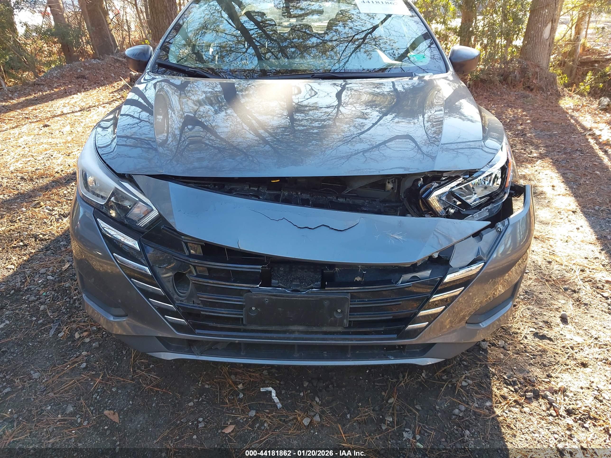 NISSAN VERSA image 6
