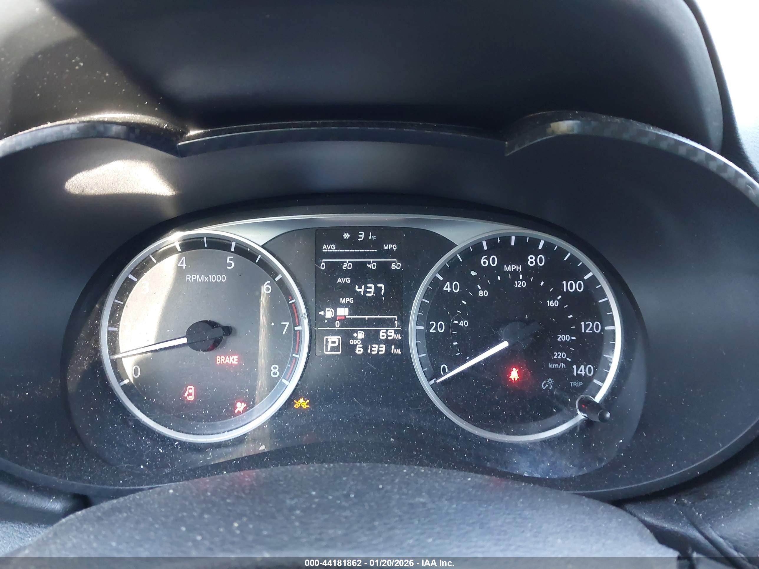 NISSAN VERSA image 7