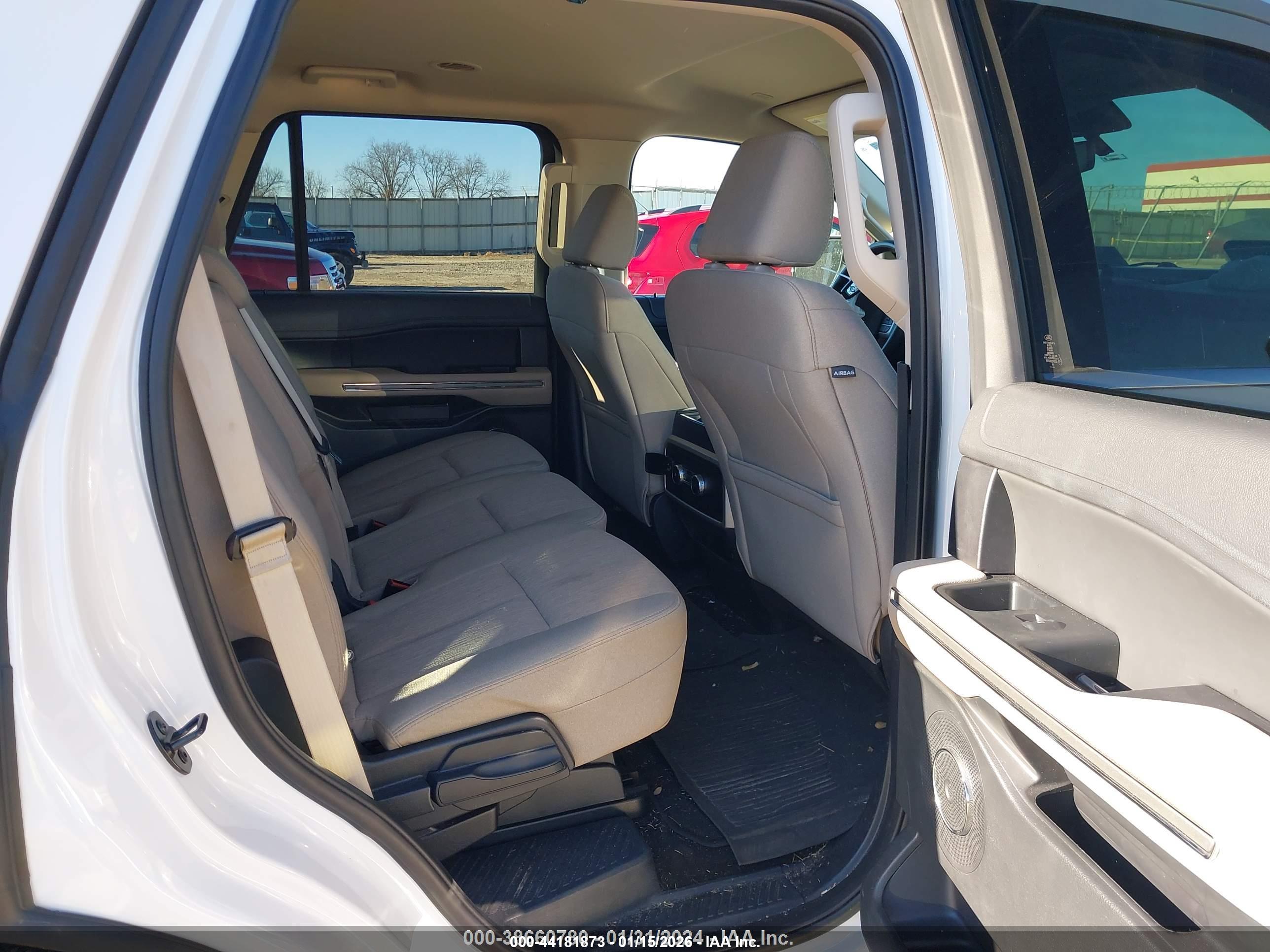 FORD EXPEDITION image 8