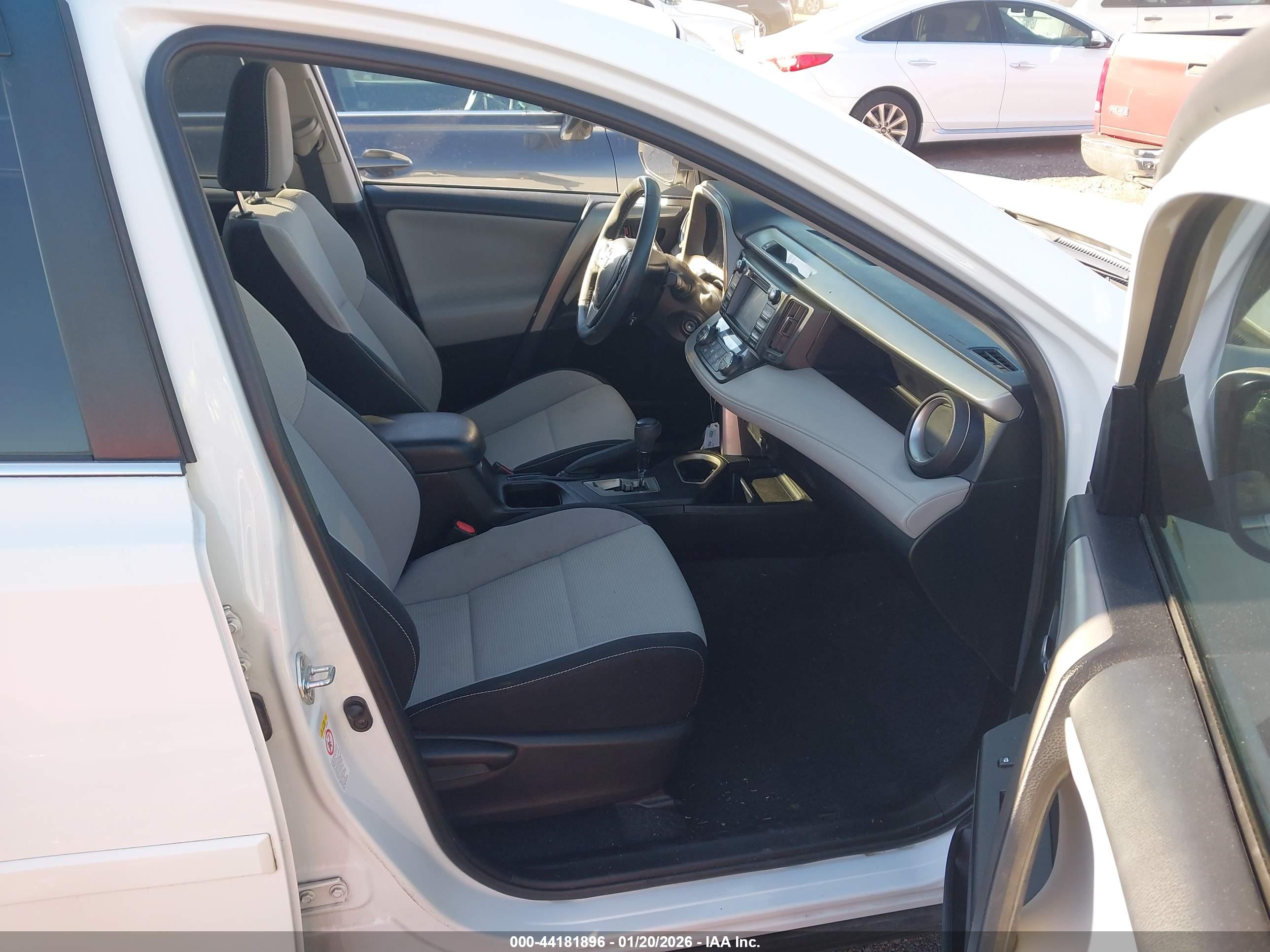 TOYOTA RAV4 image 5