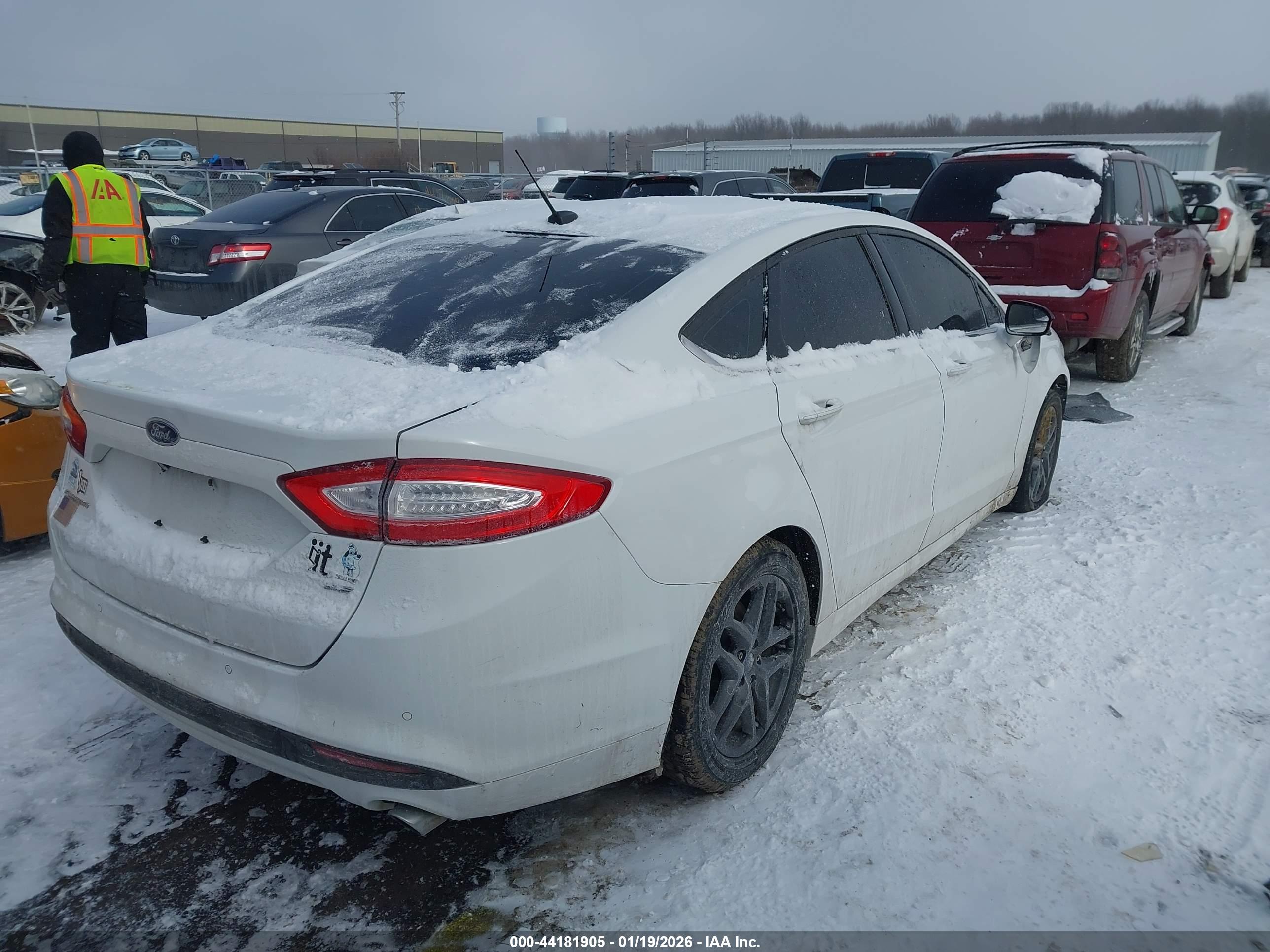FORD FUSION image 4