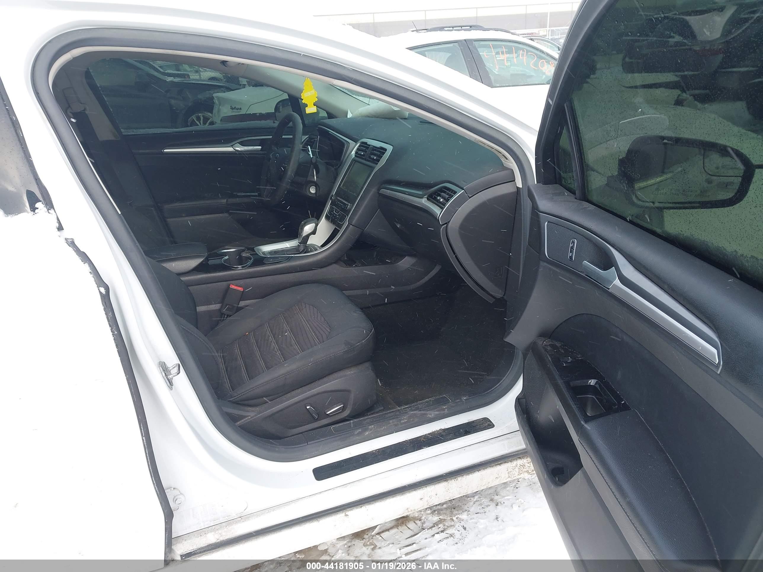 FORD FUSION image 5