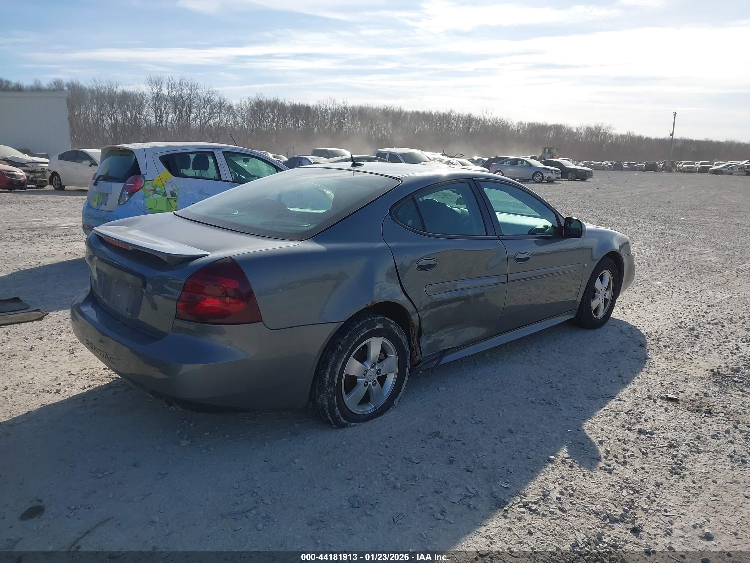 PONTIAC GRAND image 4