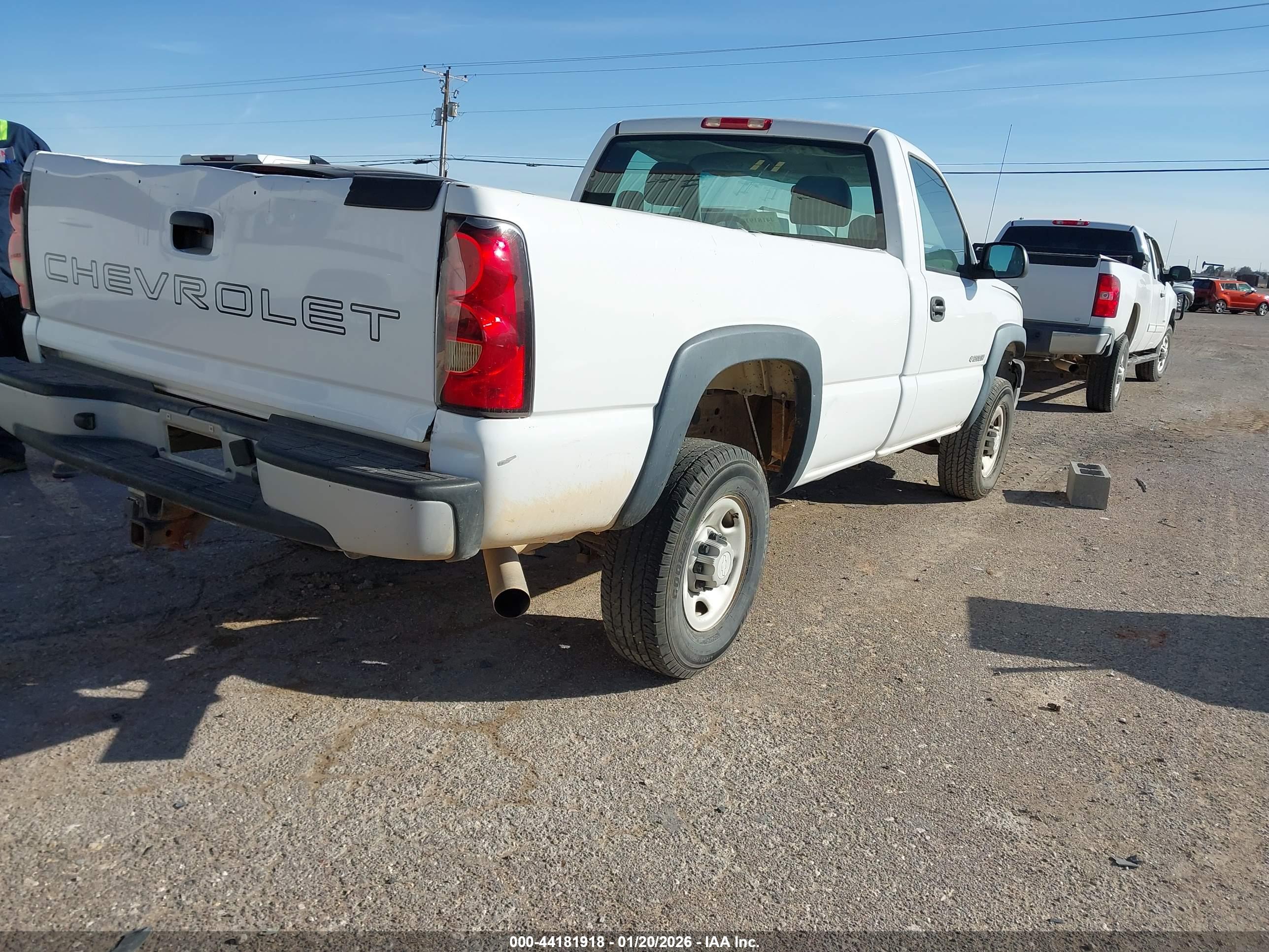 CHEVROLET SILVERADO image 4