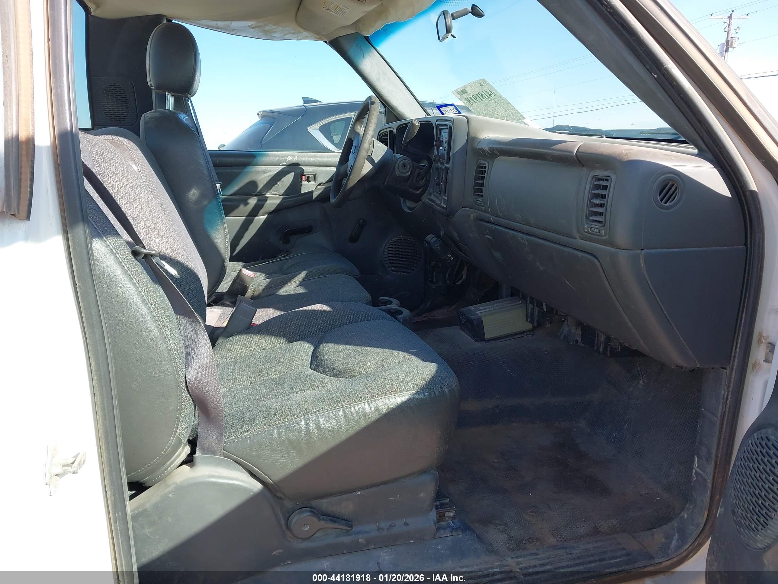 CHEVROLET SILVERADO image 5