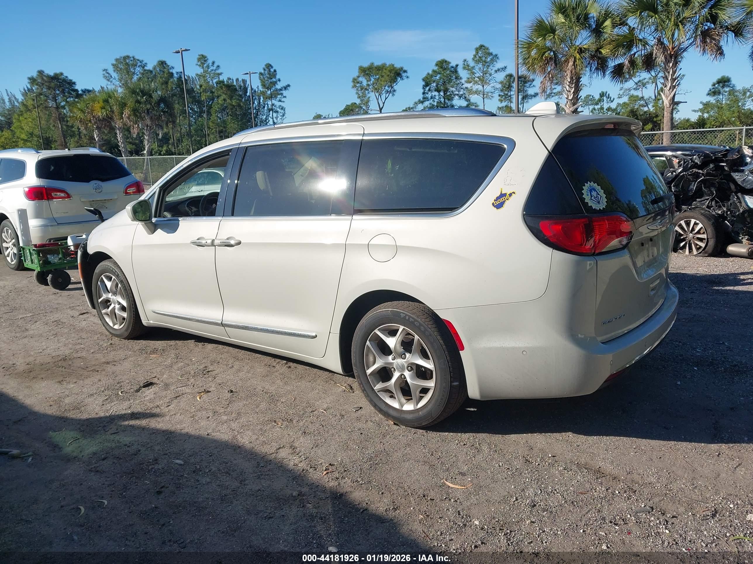 CHRYSLER PACIFICA image 3