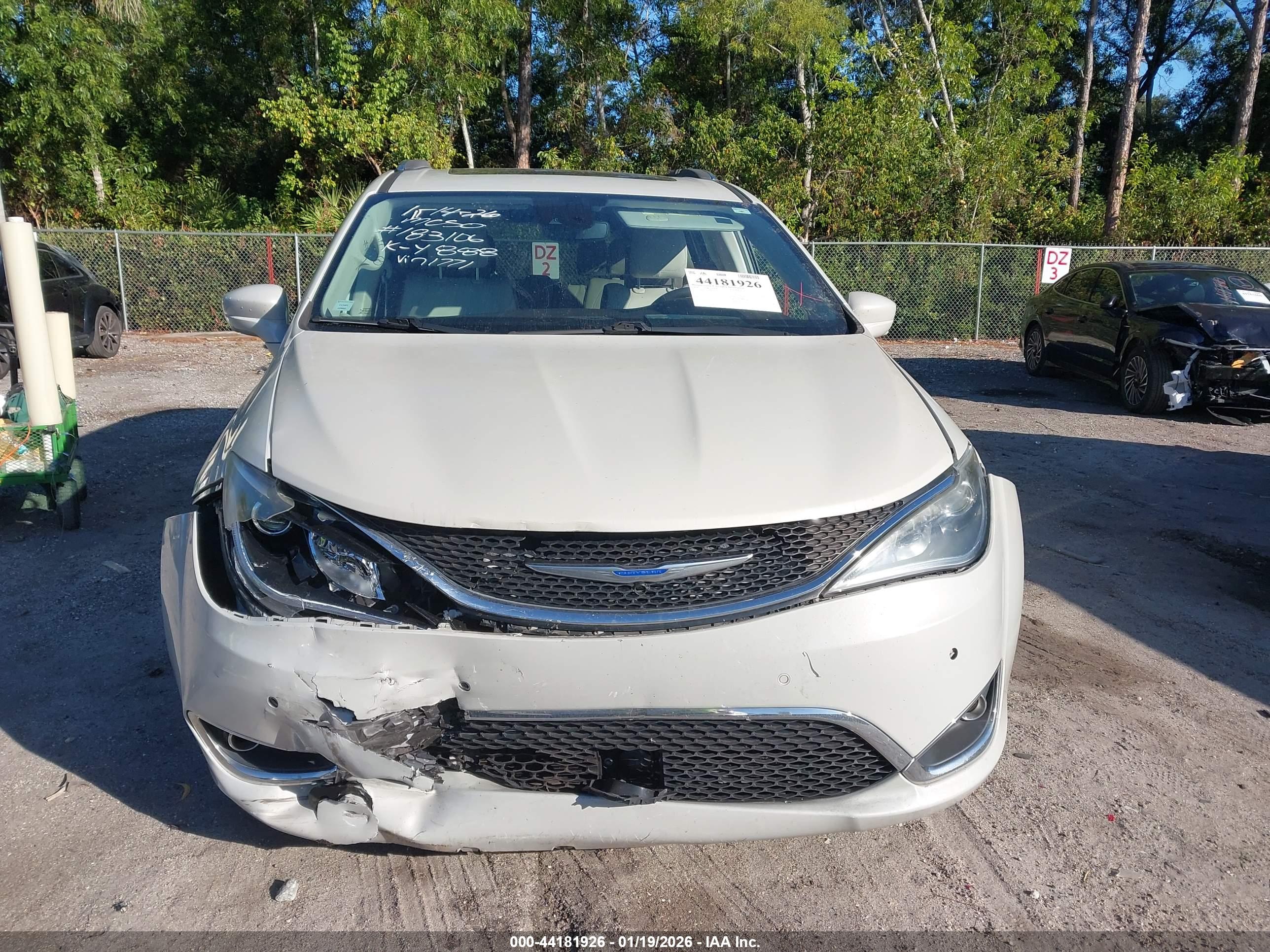 CHRYSLER PACIFICA image 6