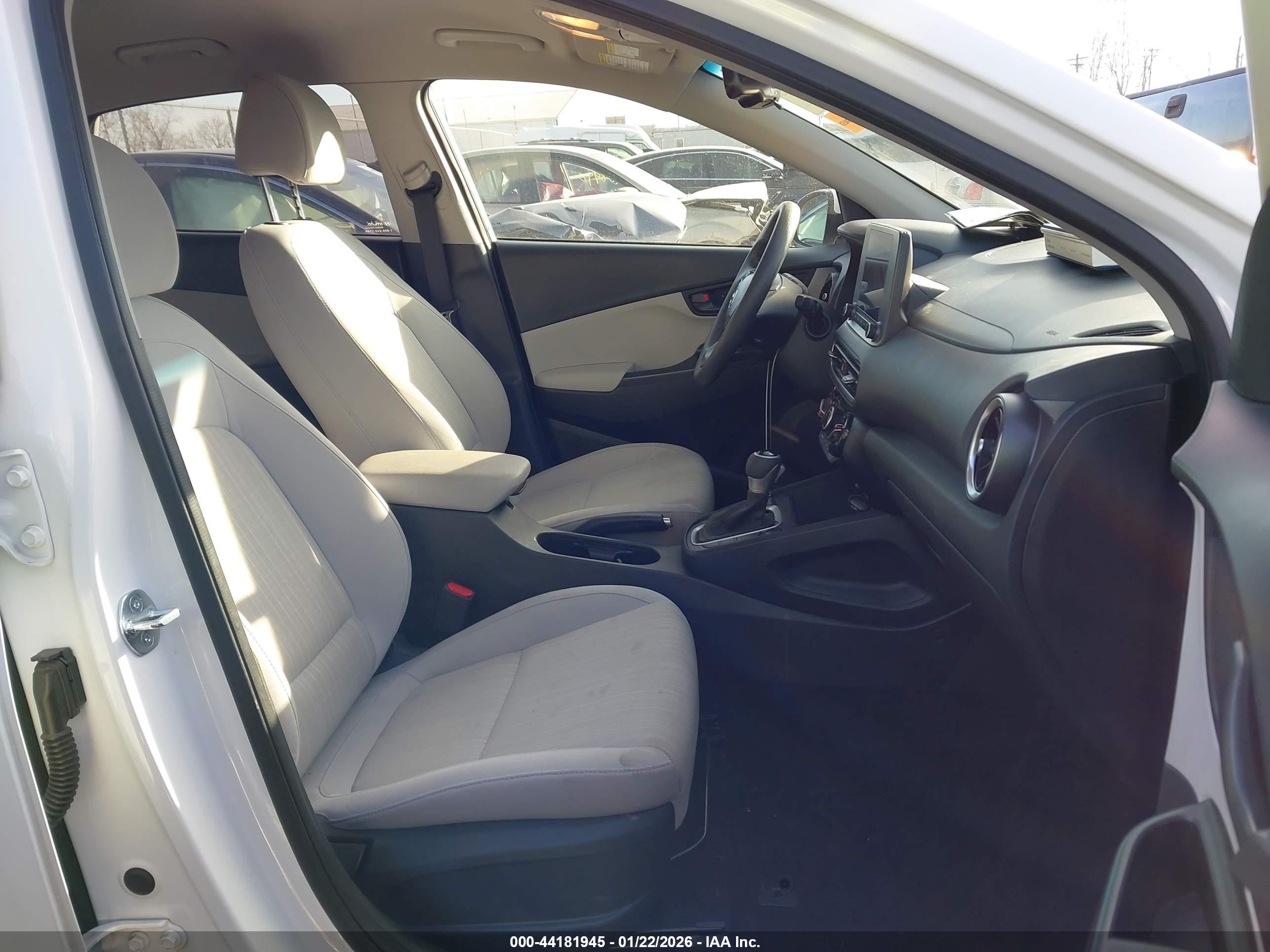 HYUNDAI KONA image 5