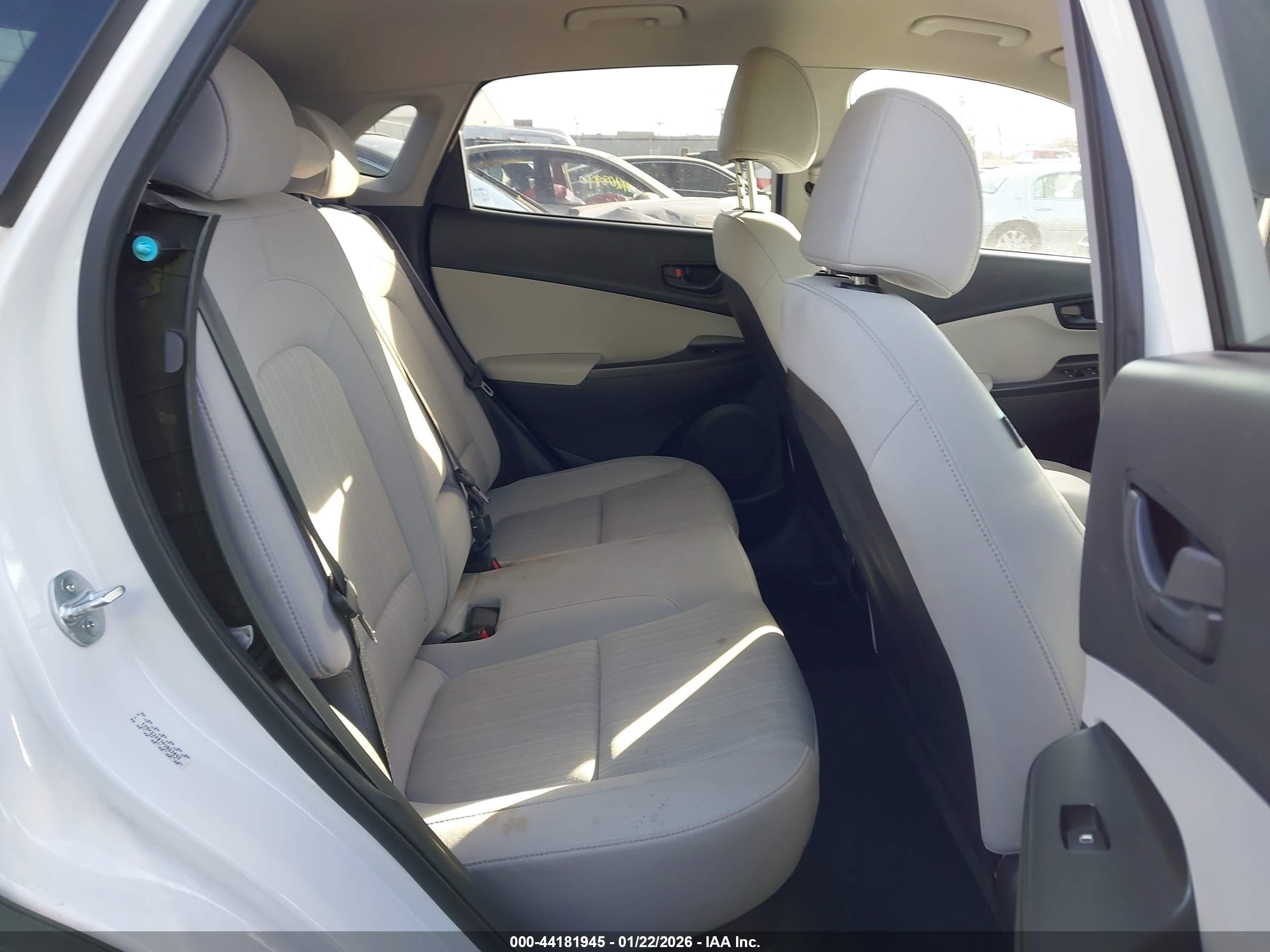 HYUNDAI KONA image 8