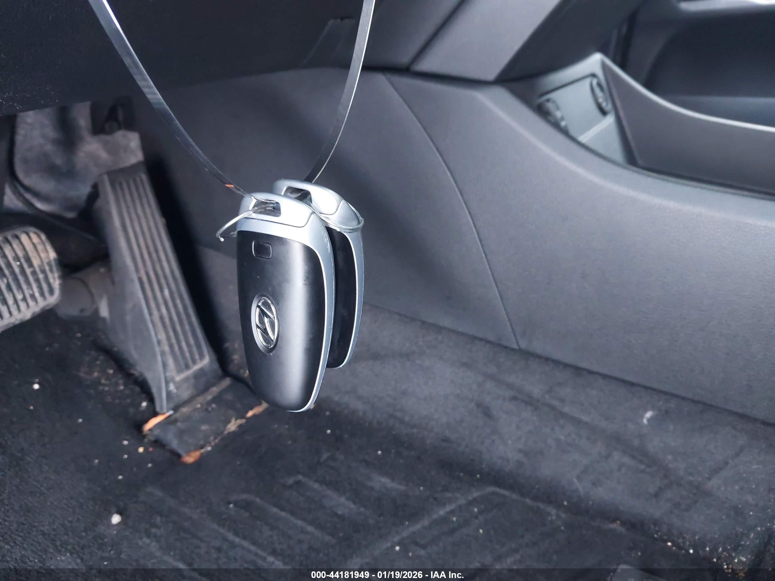 HYUNDAI SANTA image 11