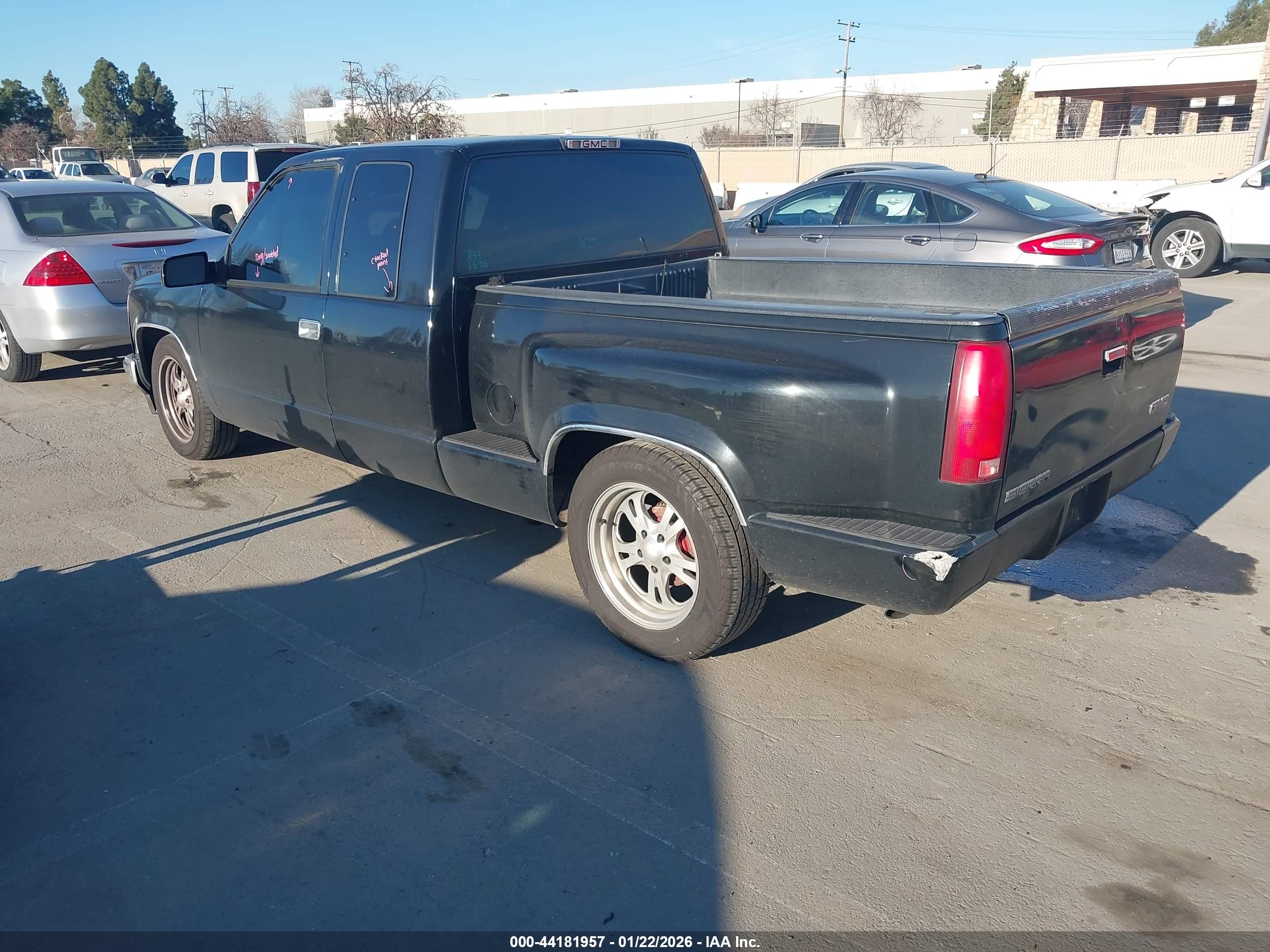 GMC SIERRA image 3