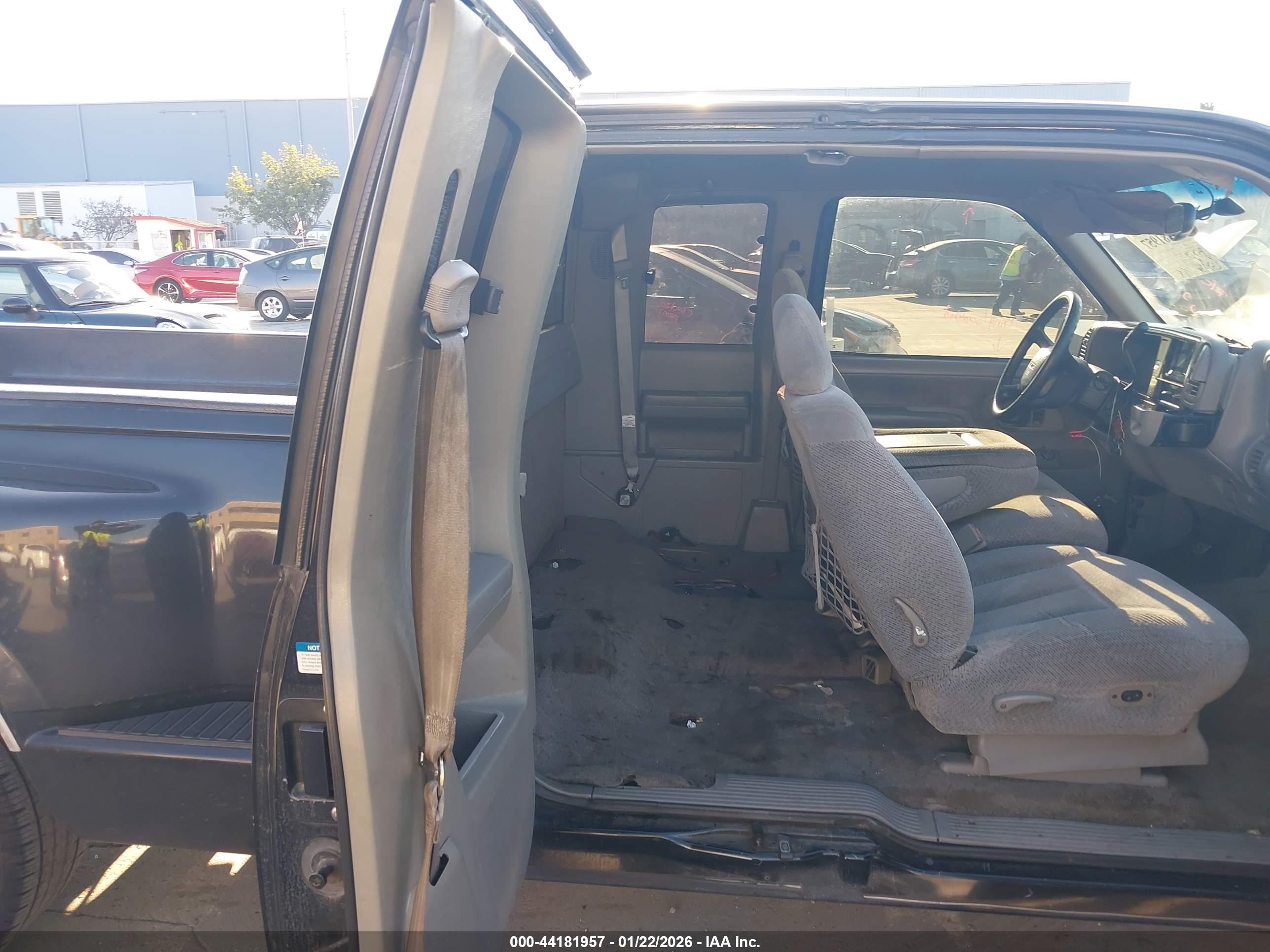 GMC SIERRA image 8