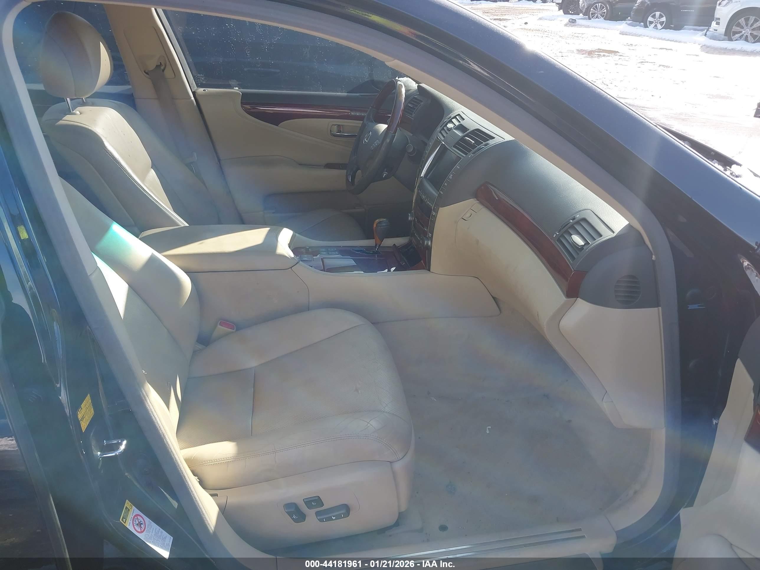 LEXUS LS image 5
