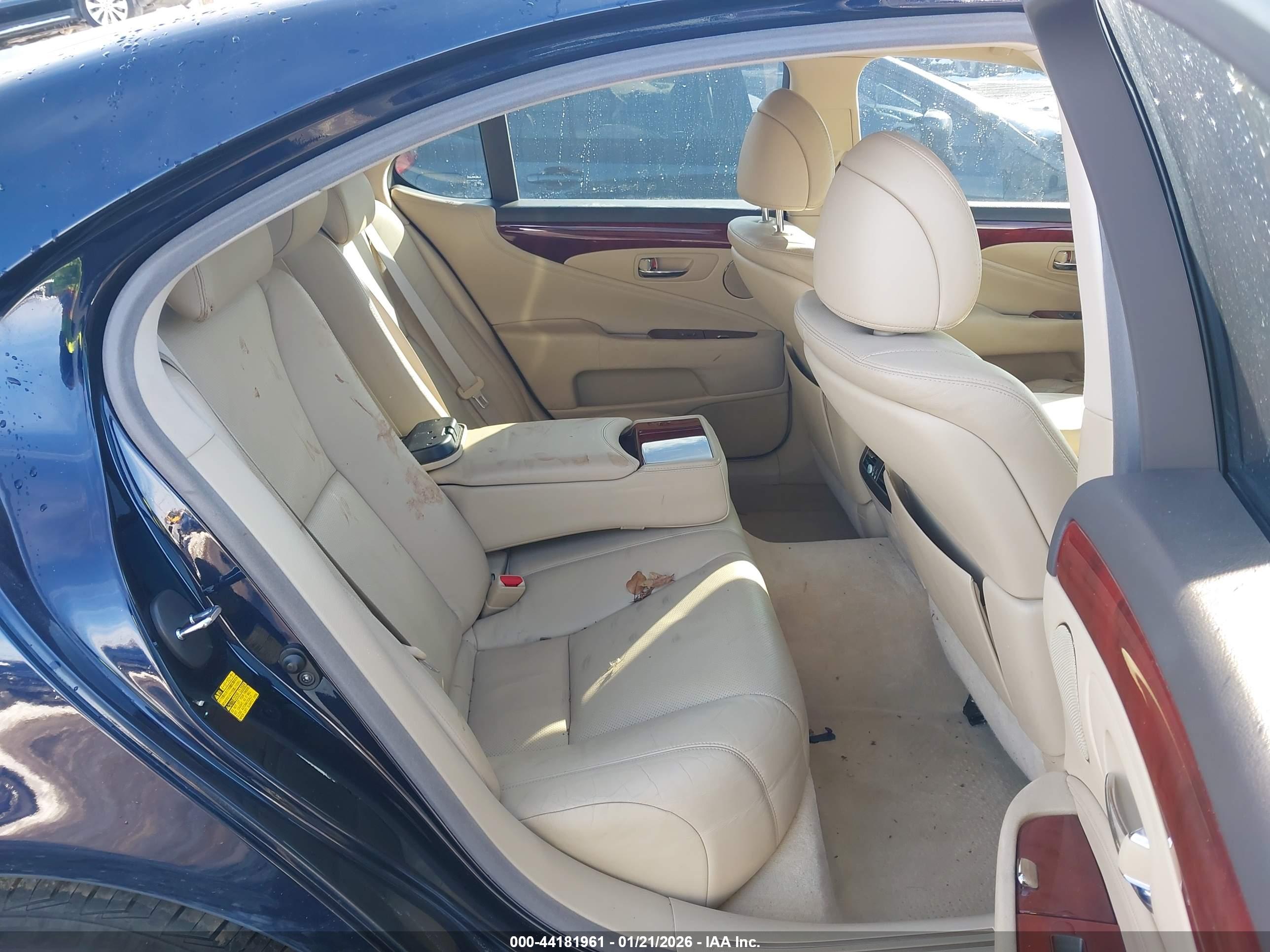 LEXUS LS image 8