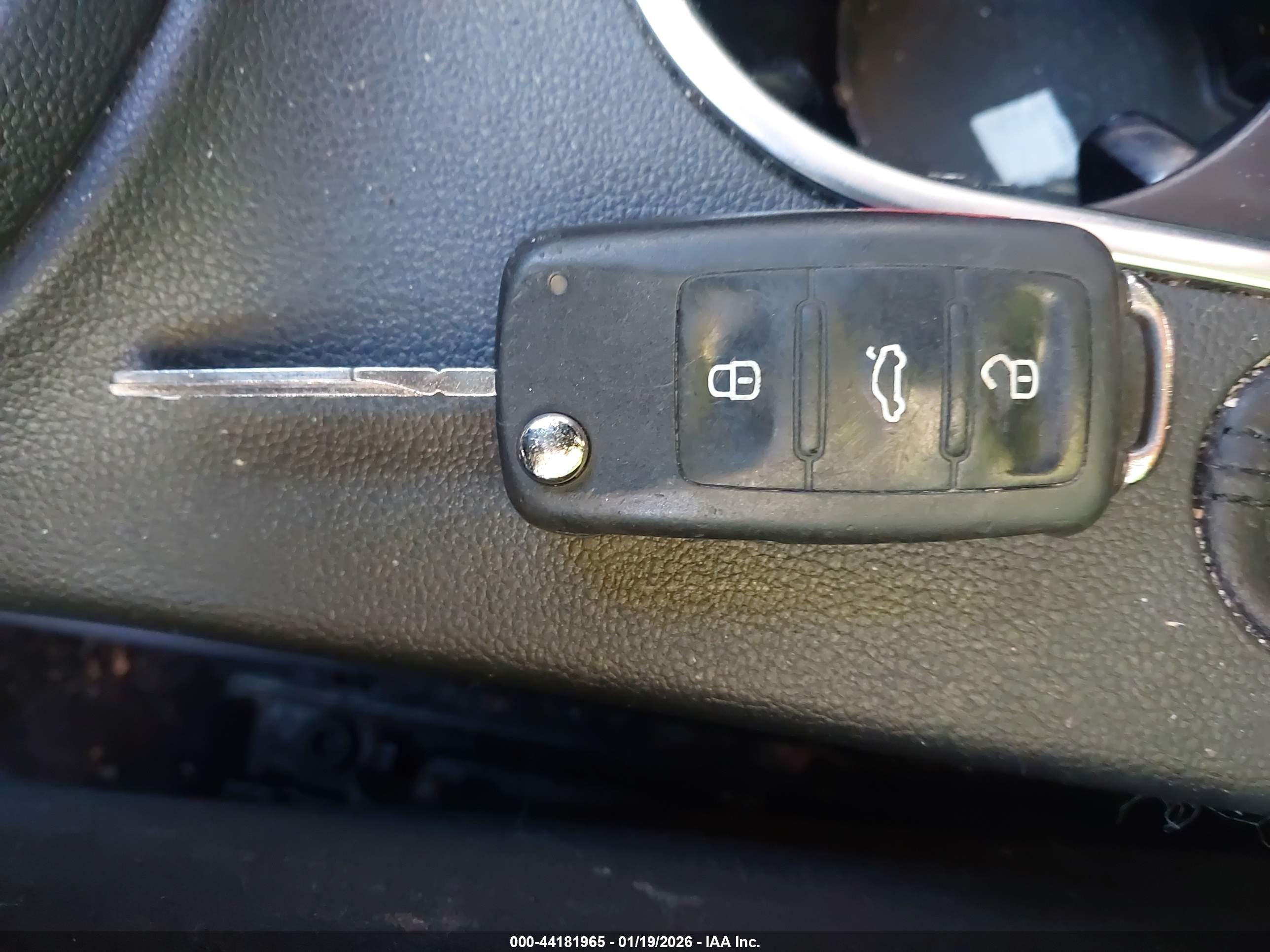 VOLKSWAGEN BEETLE image 11