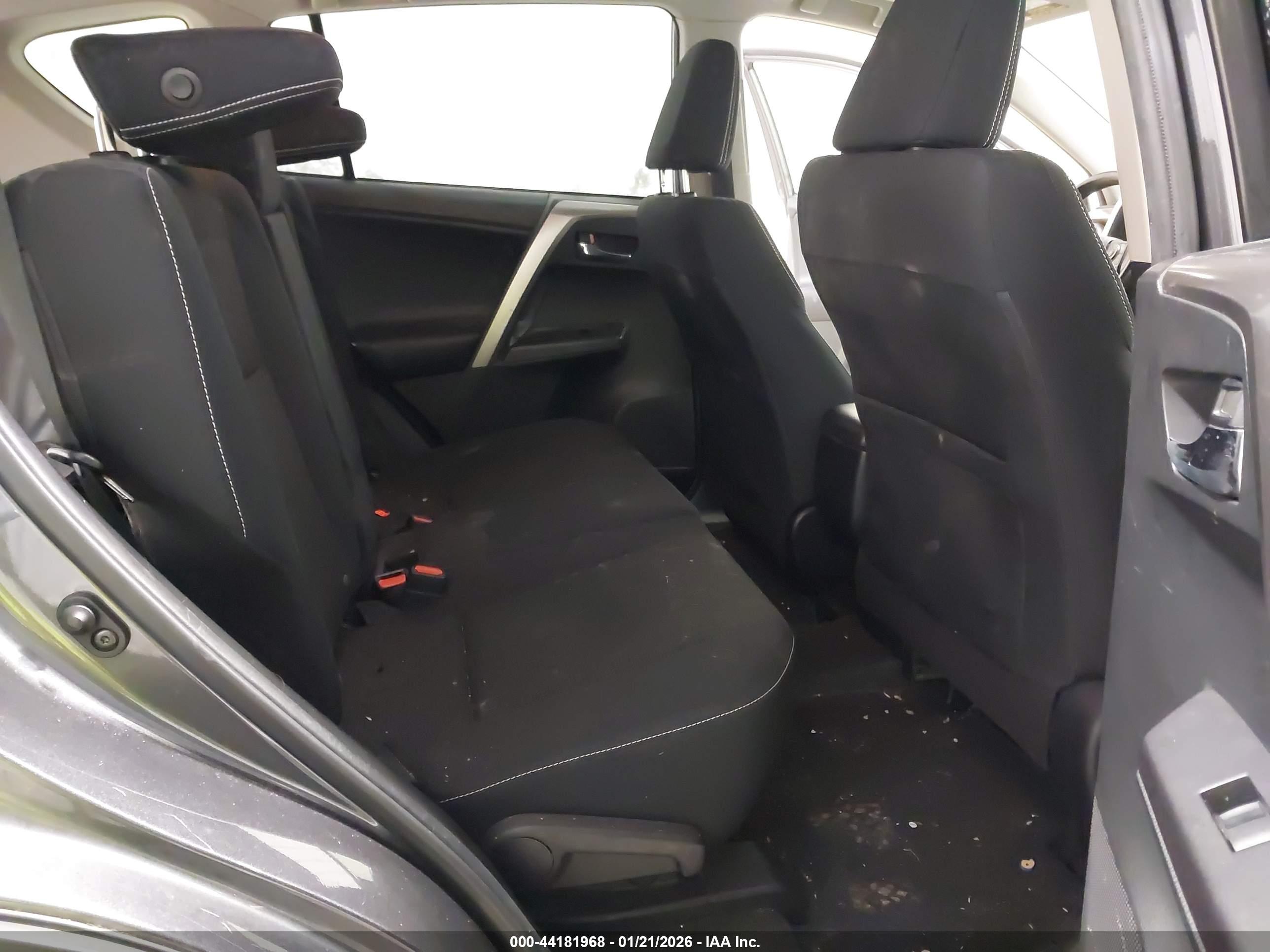 TOYOTA RAV4 image 8