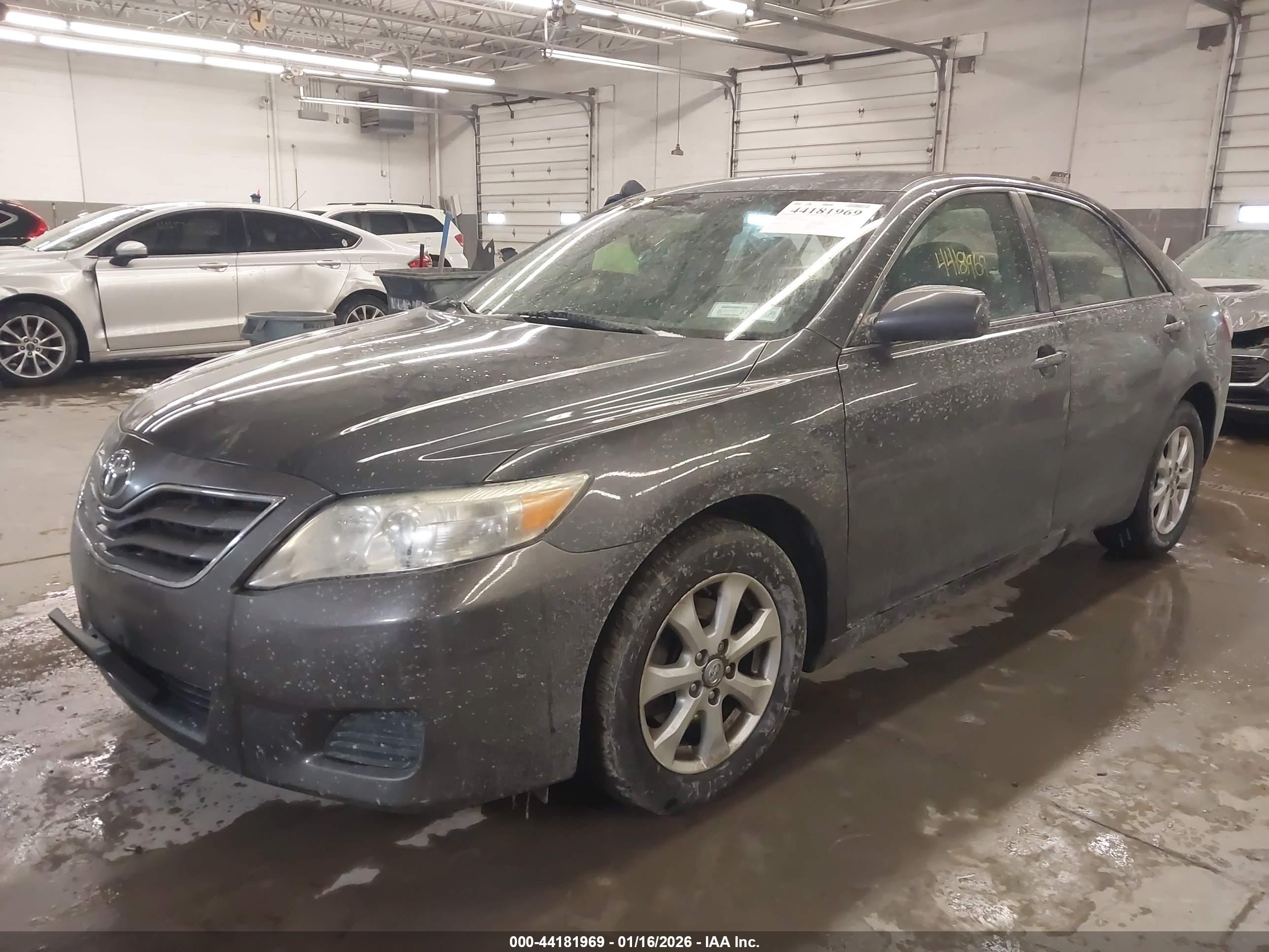 TOYOTA CAMRY image 2
