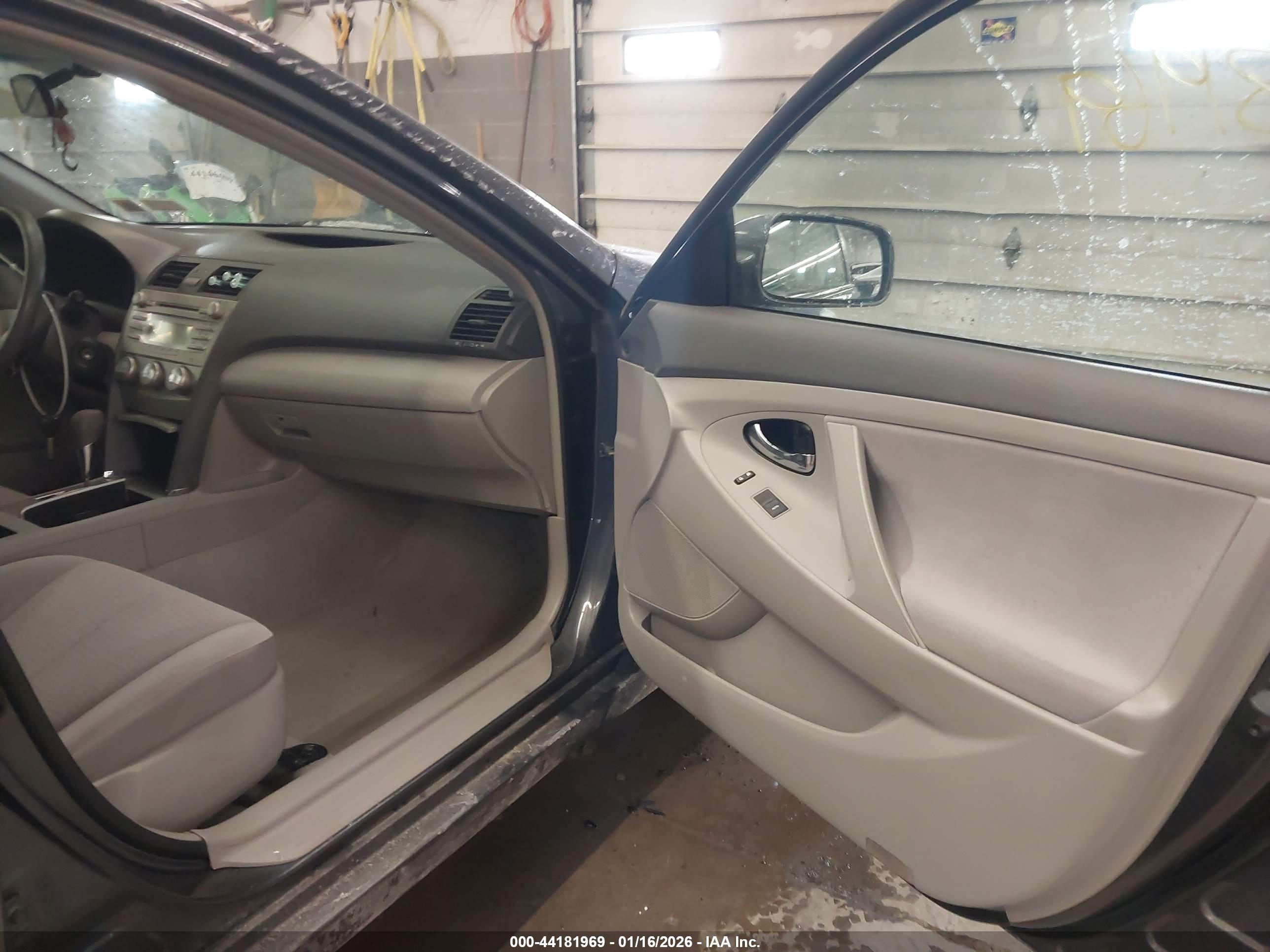 TOYOTA CAMRY image 5