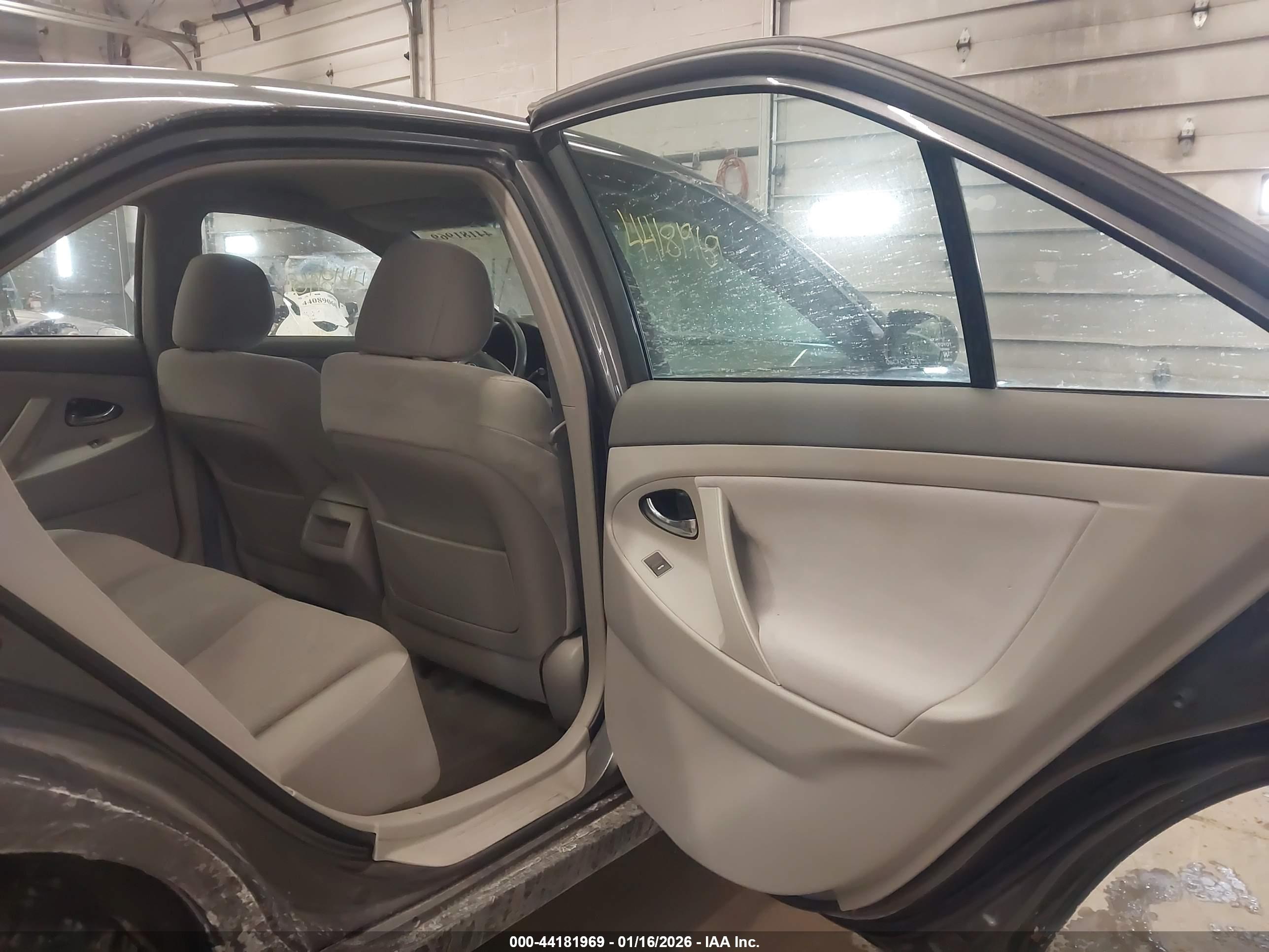 TOYOTA CAMRY image 8