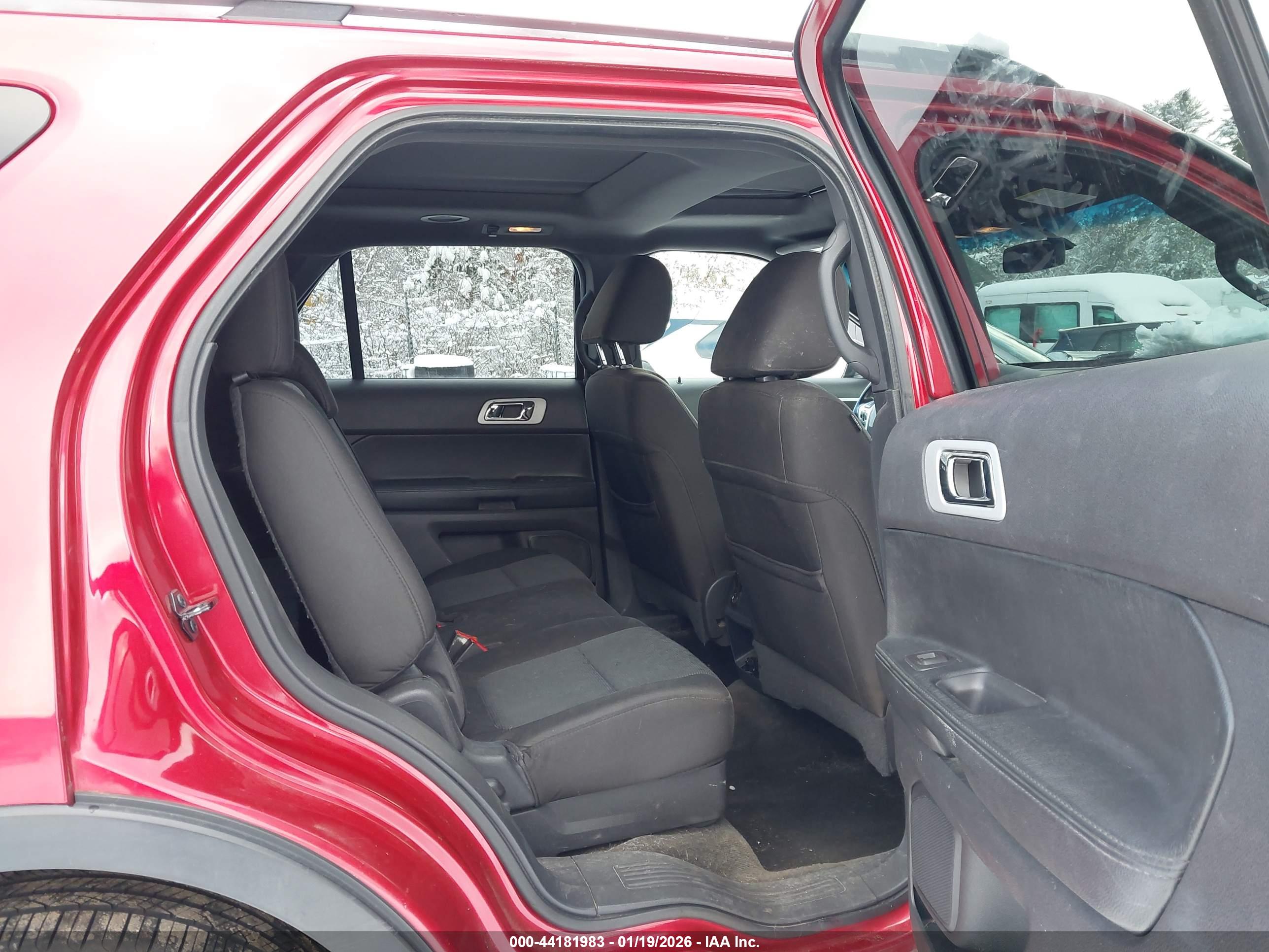 FORD EXPLORER image 8