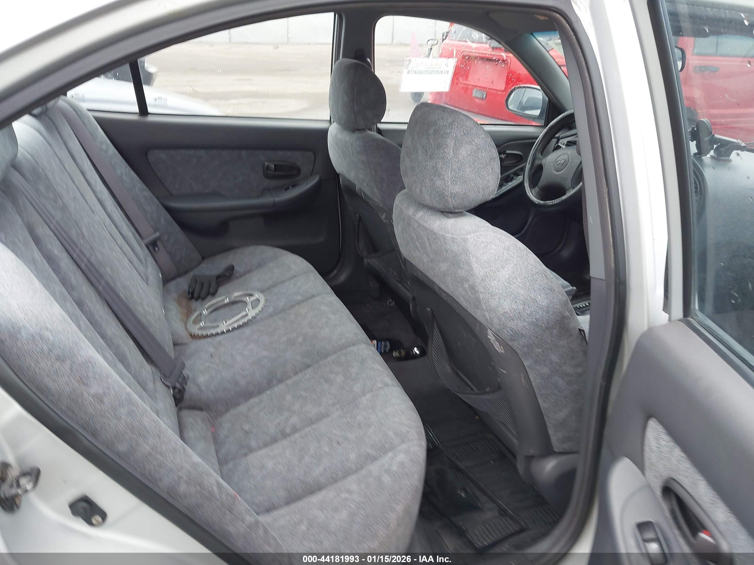 HYUNDAI ELANTRA image 8