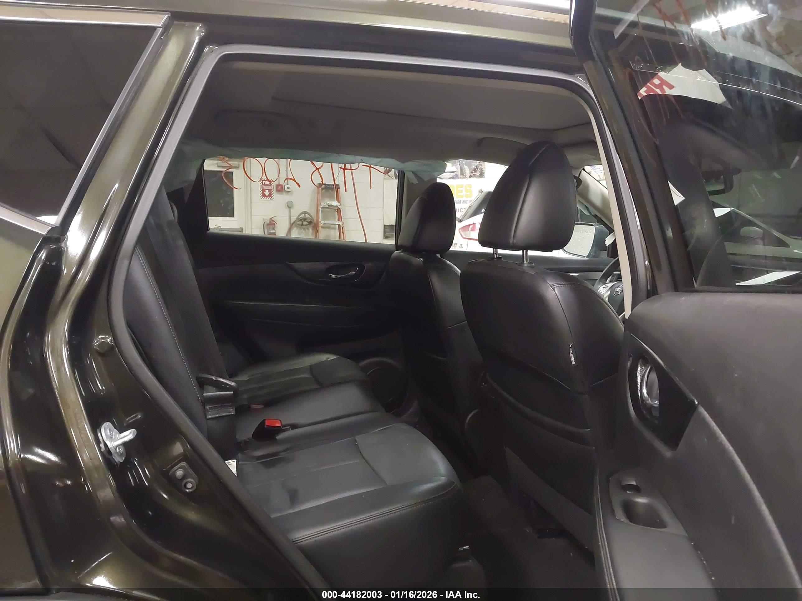 NISSAN ROGUE image 8