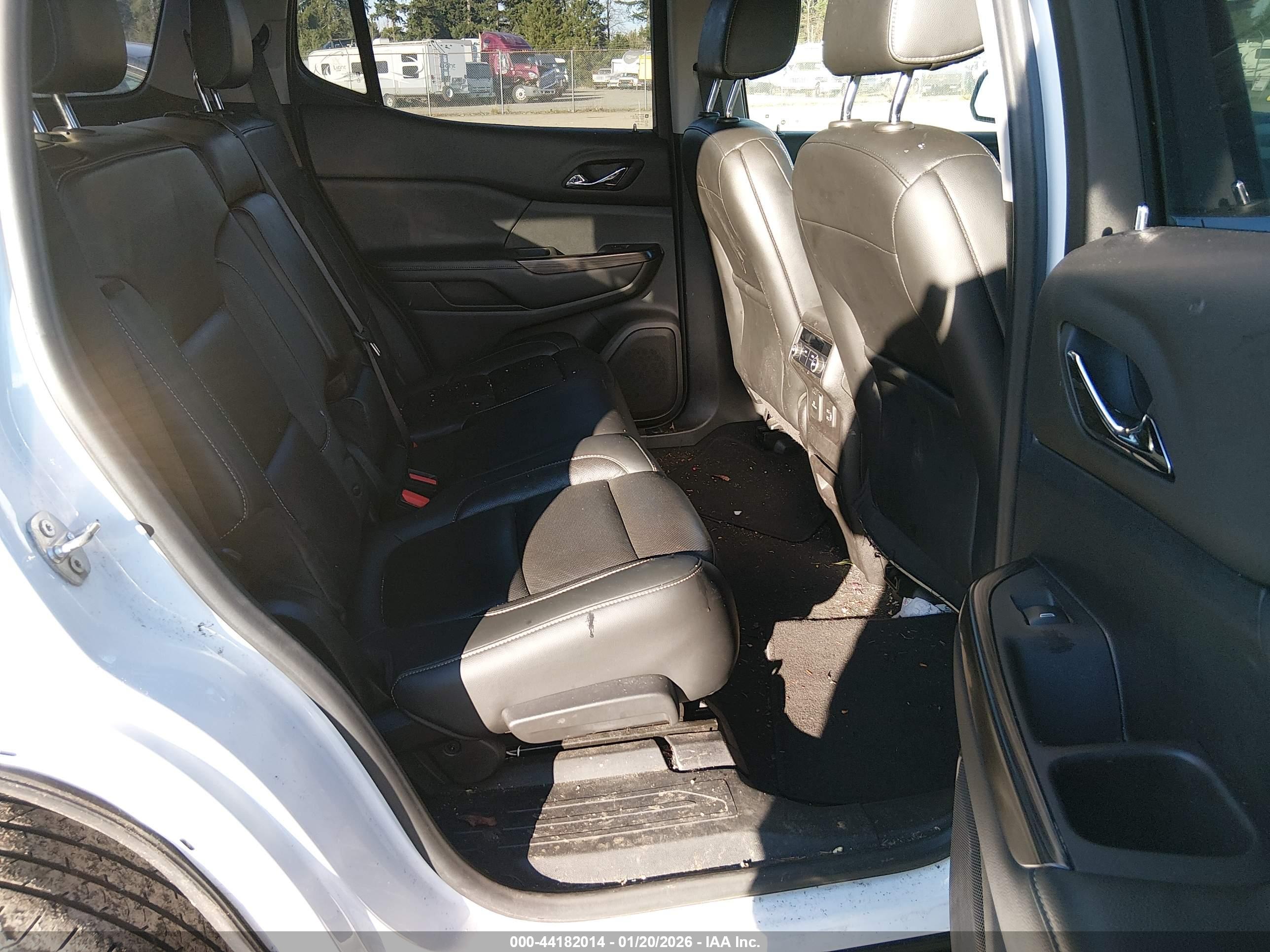 GMC ACADIA image 8