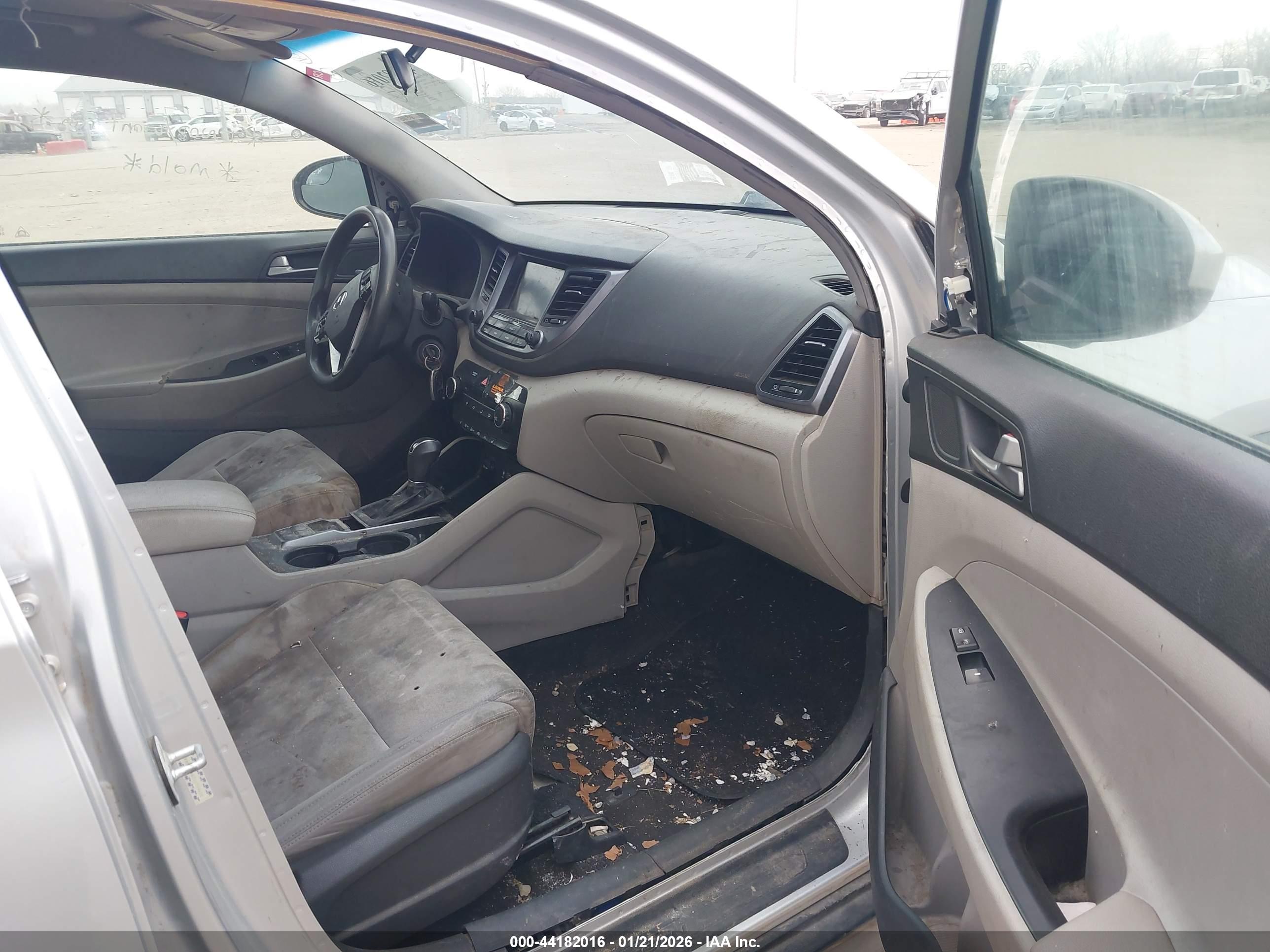 HYUNDAI TUCSON image 5