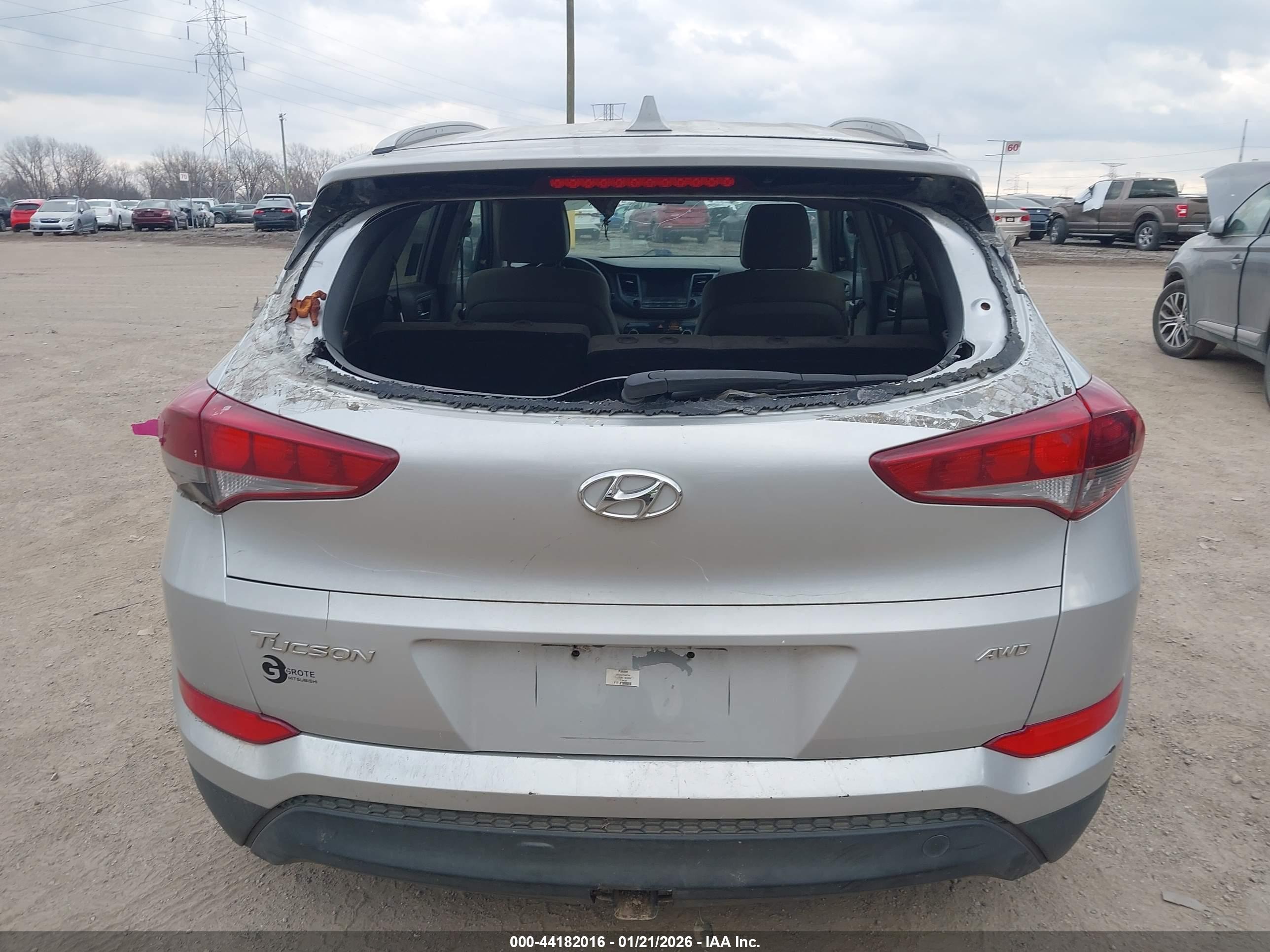 HYUNDAI TUCSON image 6
