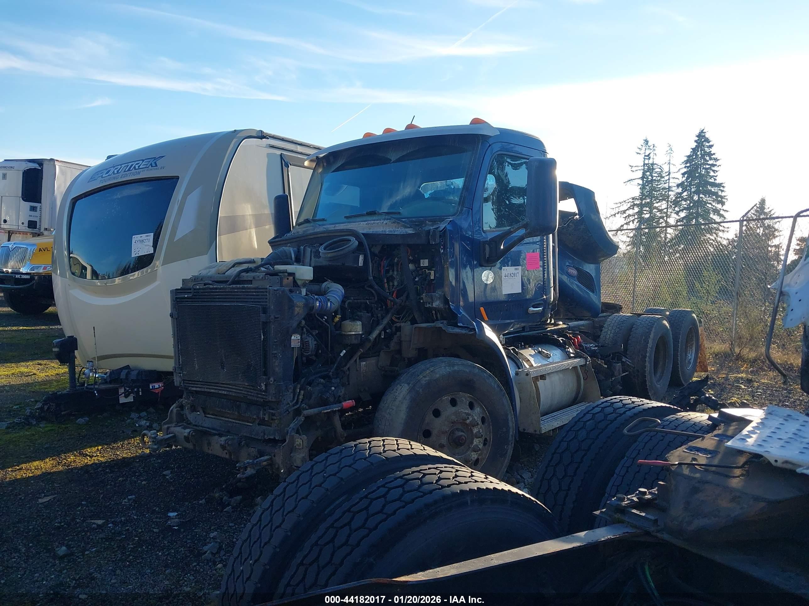 PETERBILT 579 image 2