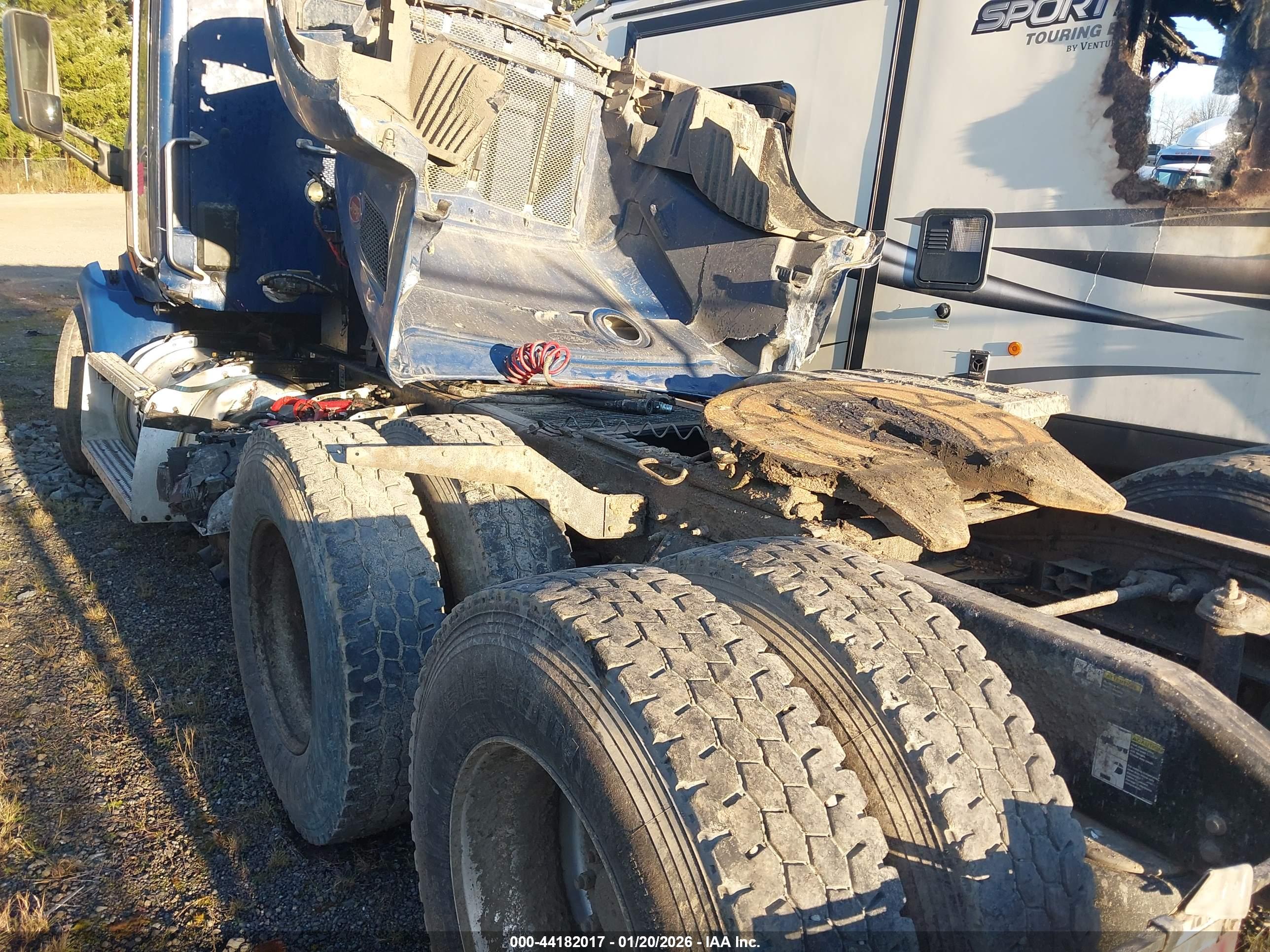 PETERBILT 579 image 3