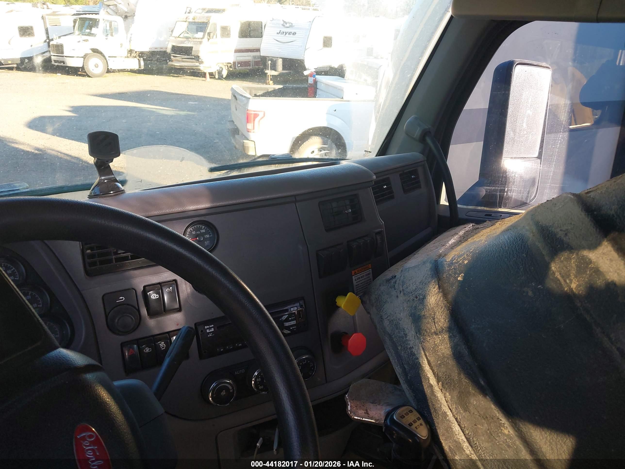 PETERBILT 579 image 8