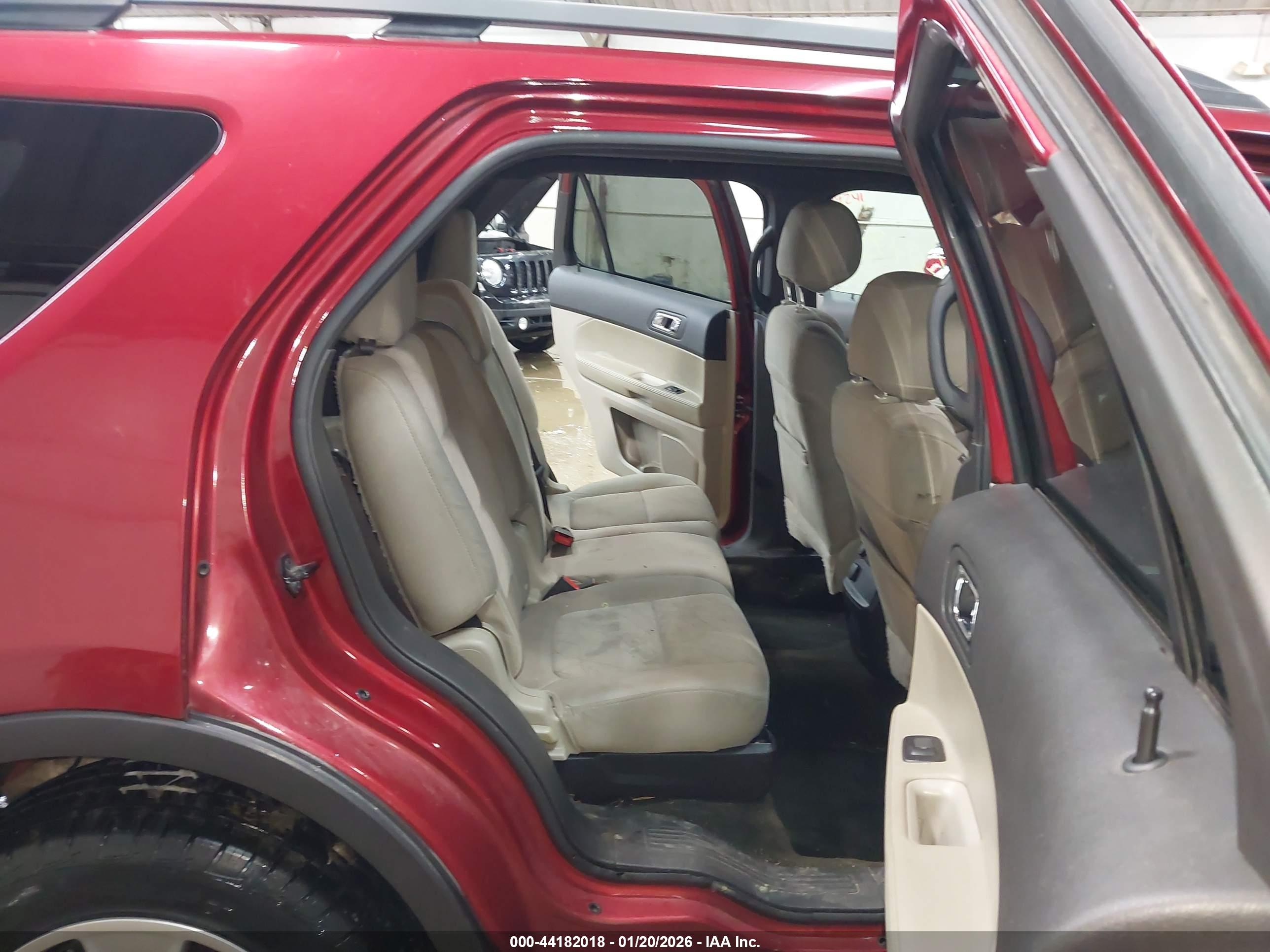 FORD EXPLORER image 8