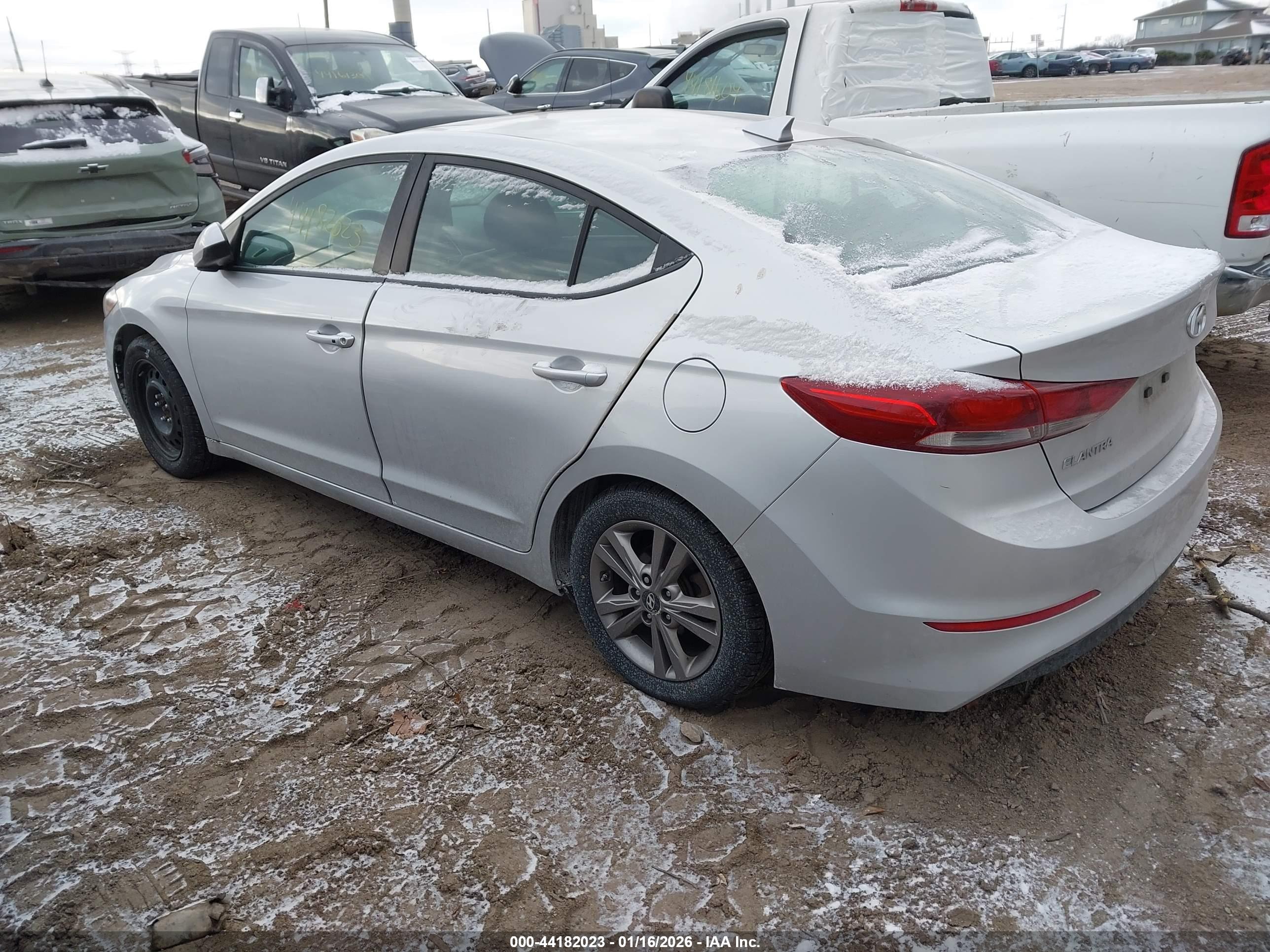 HYUNDAI ELANTRA image 3