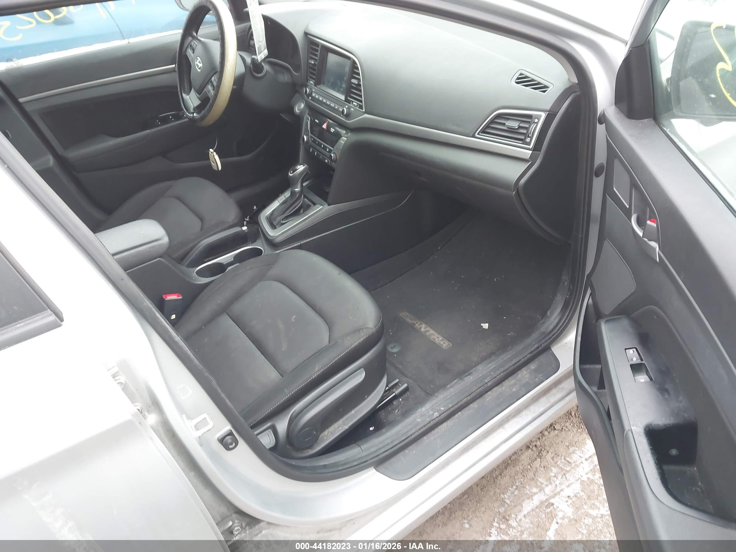 HYUNDAI ELANTRA image 5