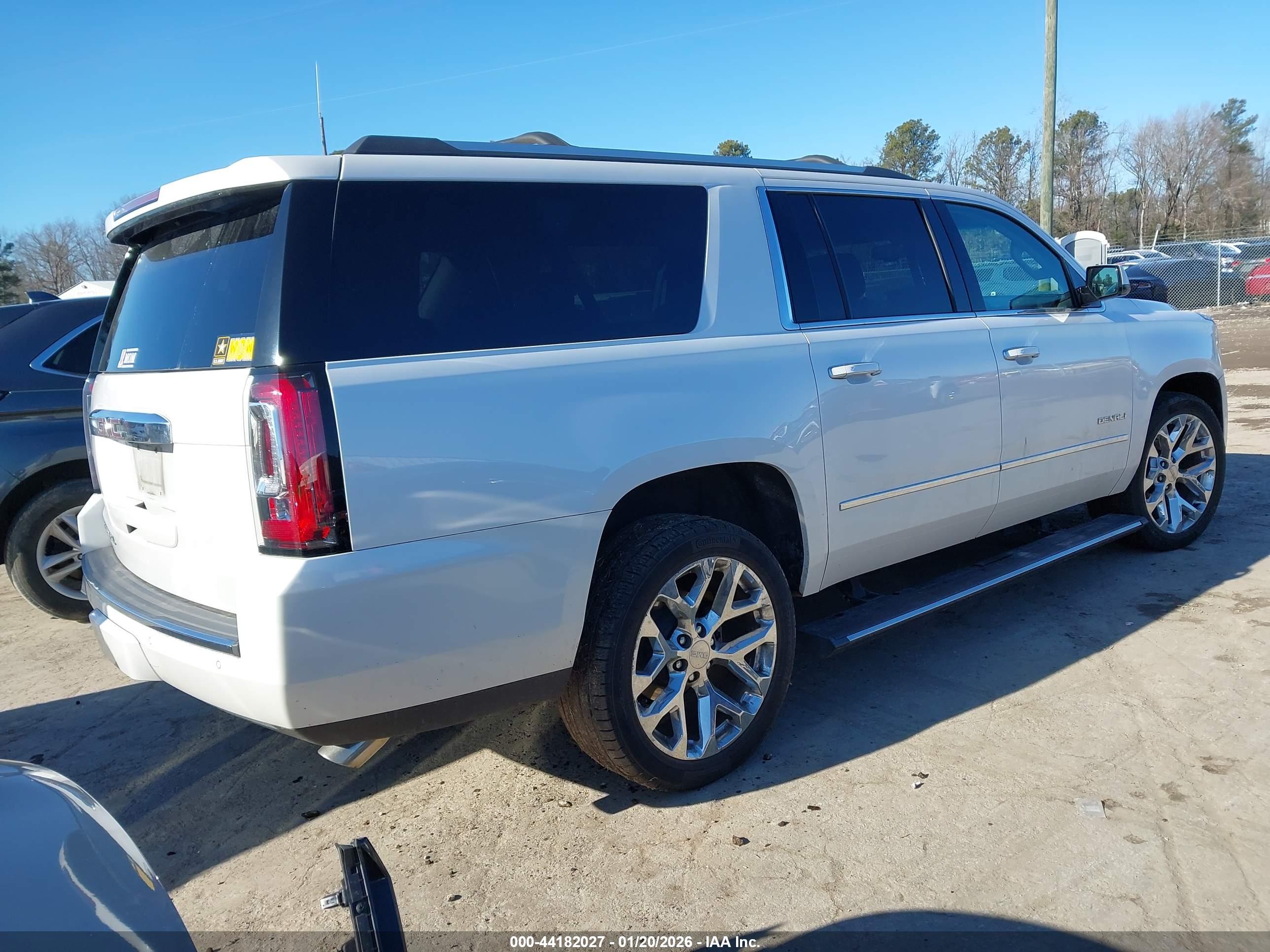 GMC YUKON image 4