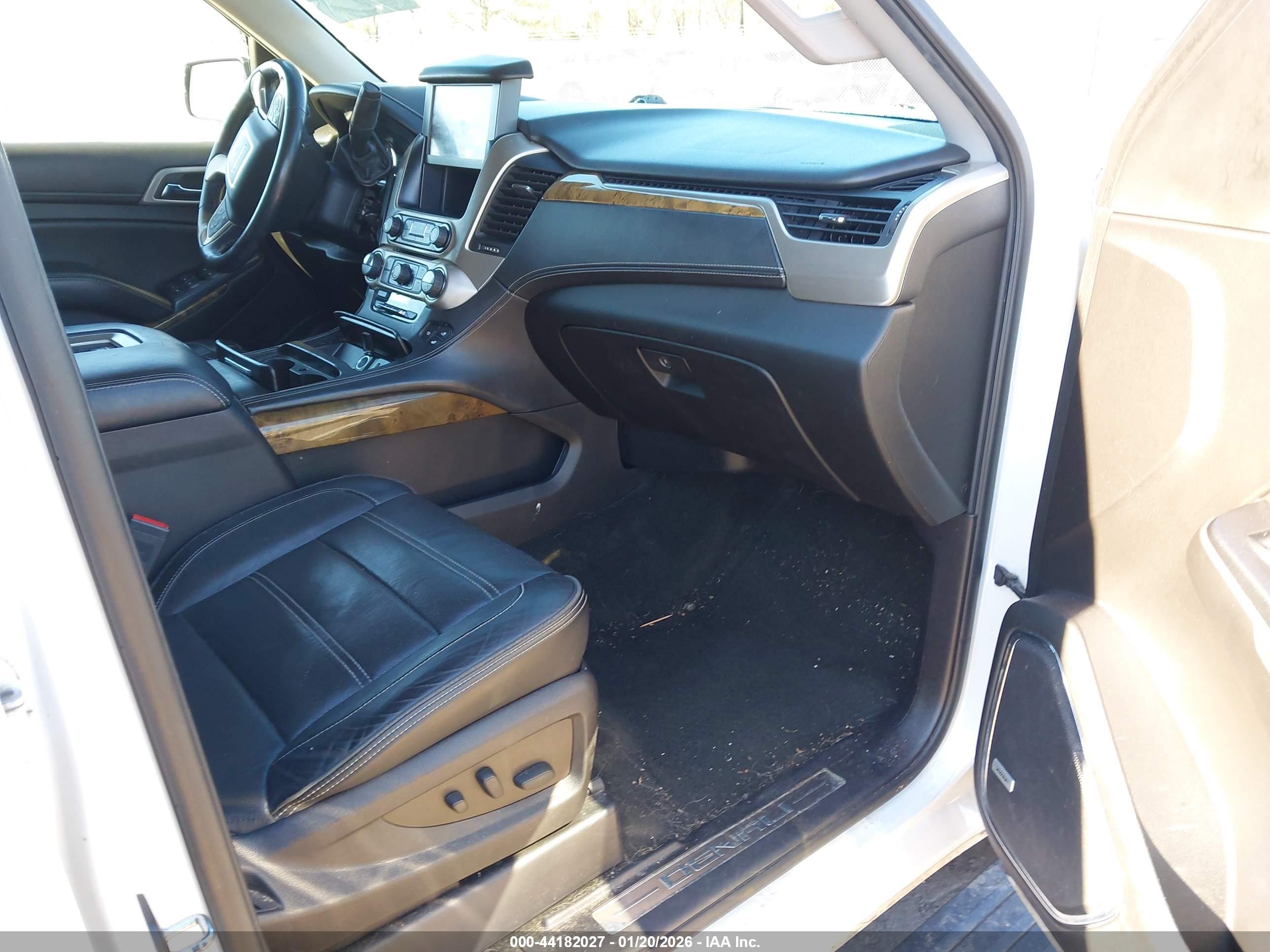 GMC YUKON image 5