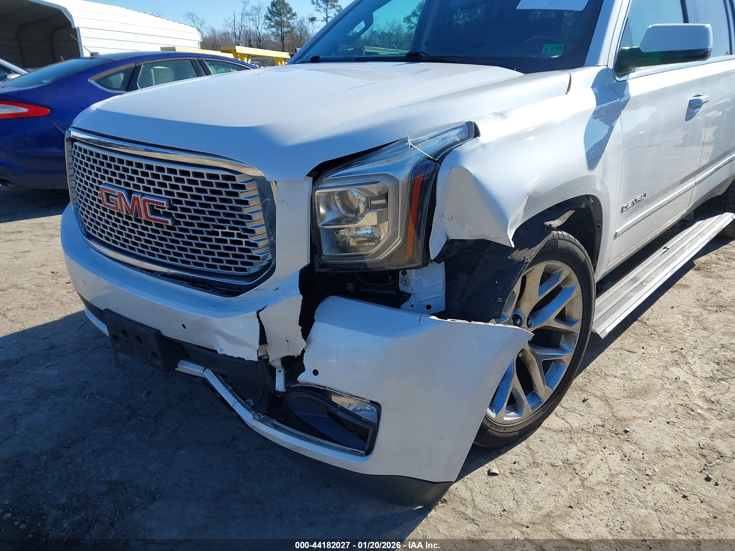 GMC YUKON image 6