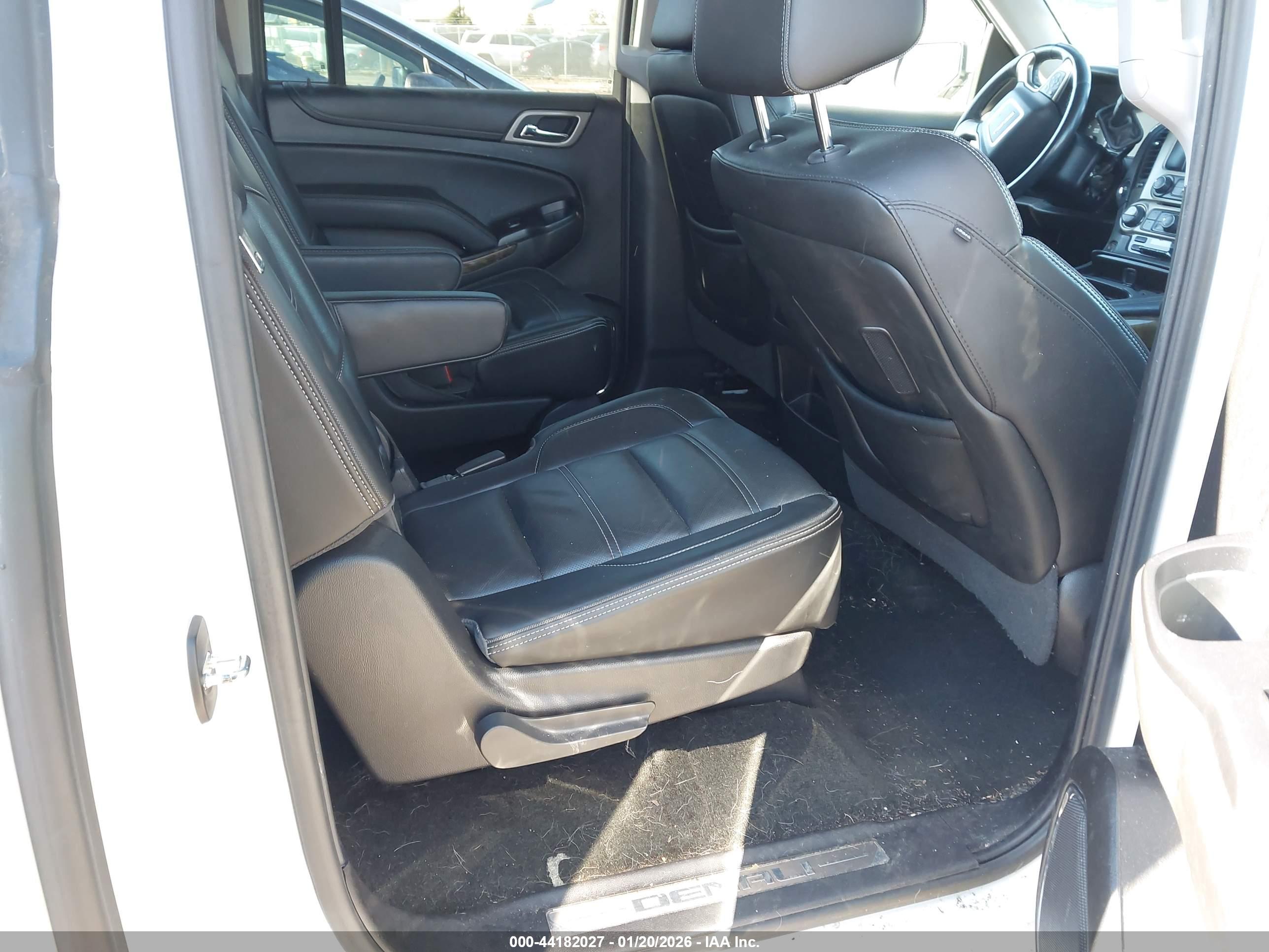 GMC YUKON image 8