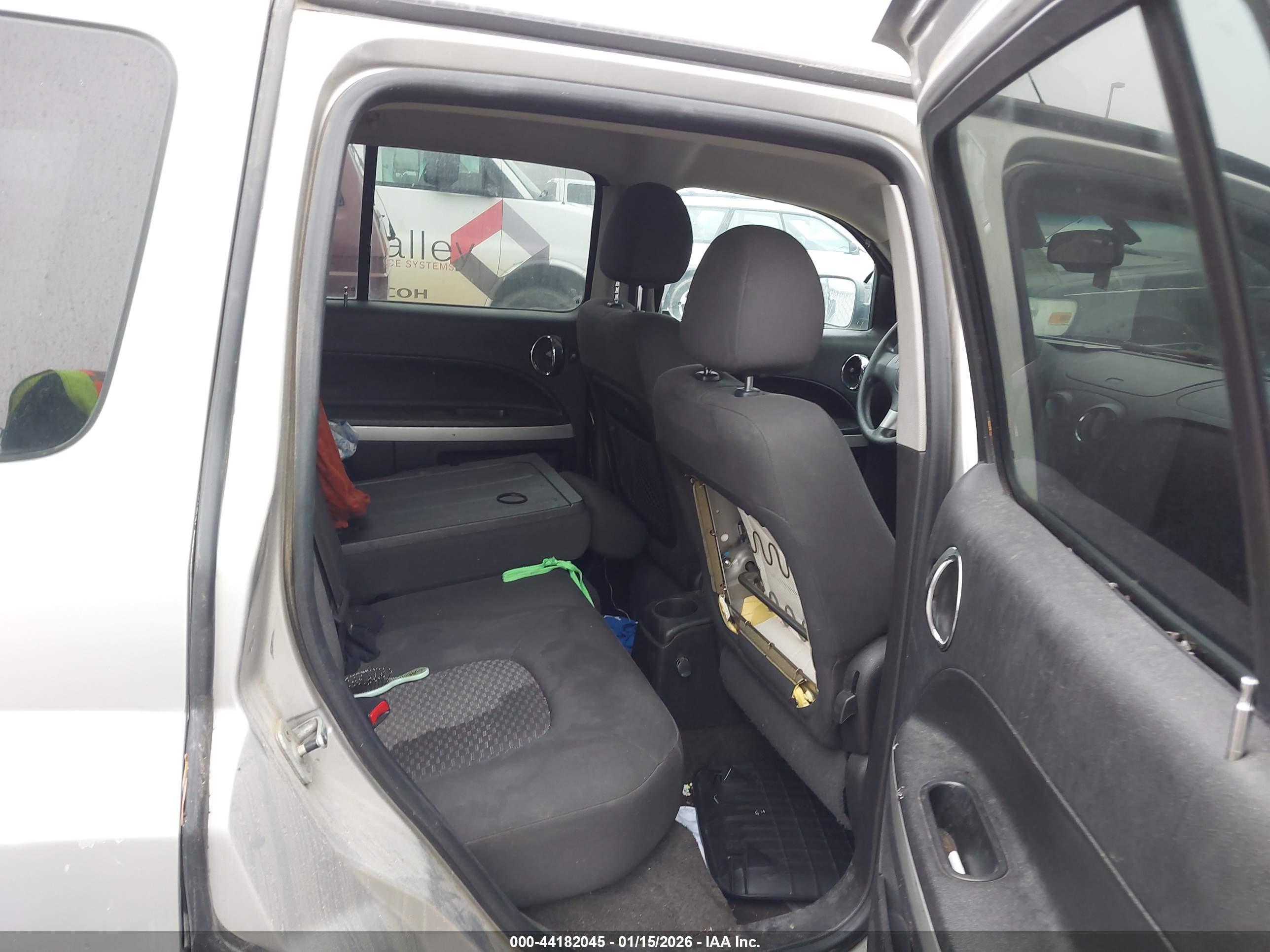 CHEVROLET HHR image 8
