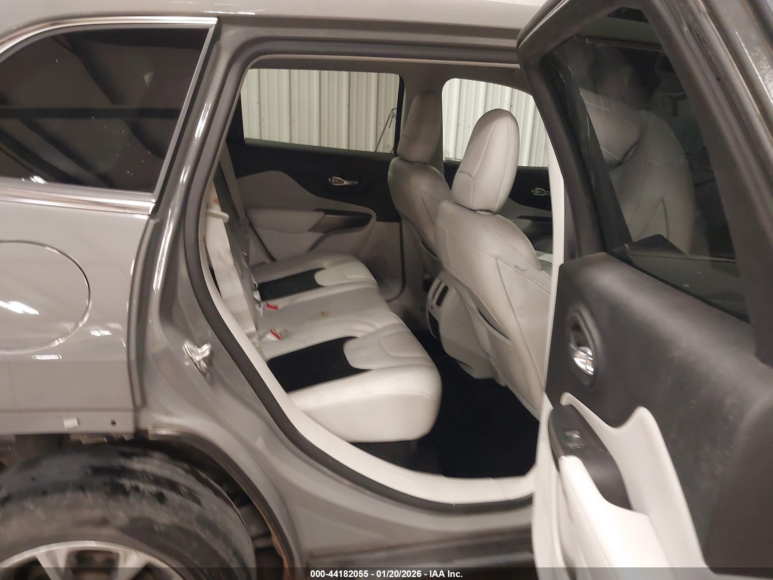 JEEP CHEROKEE image 8
