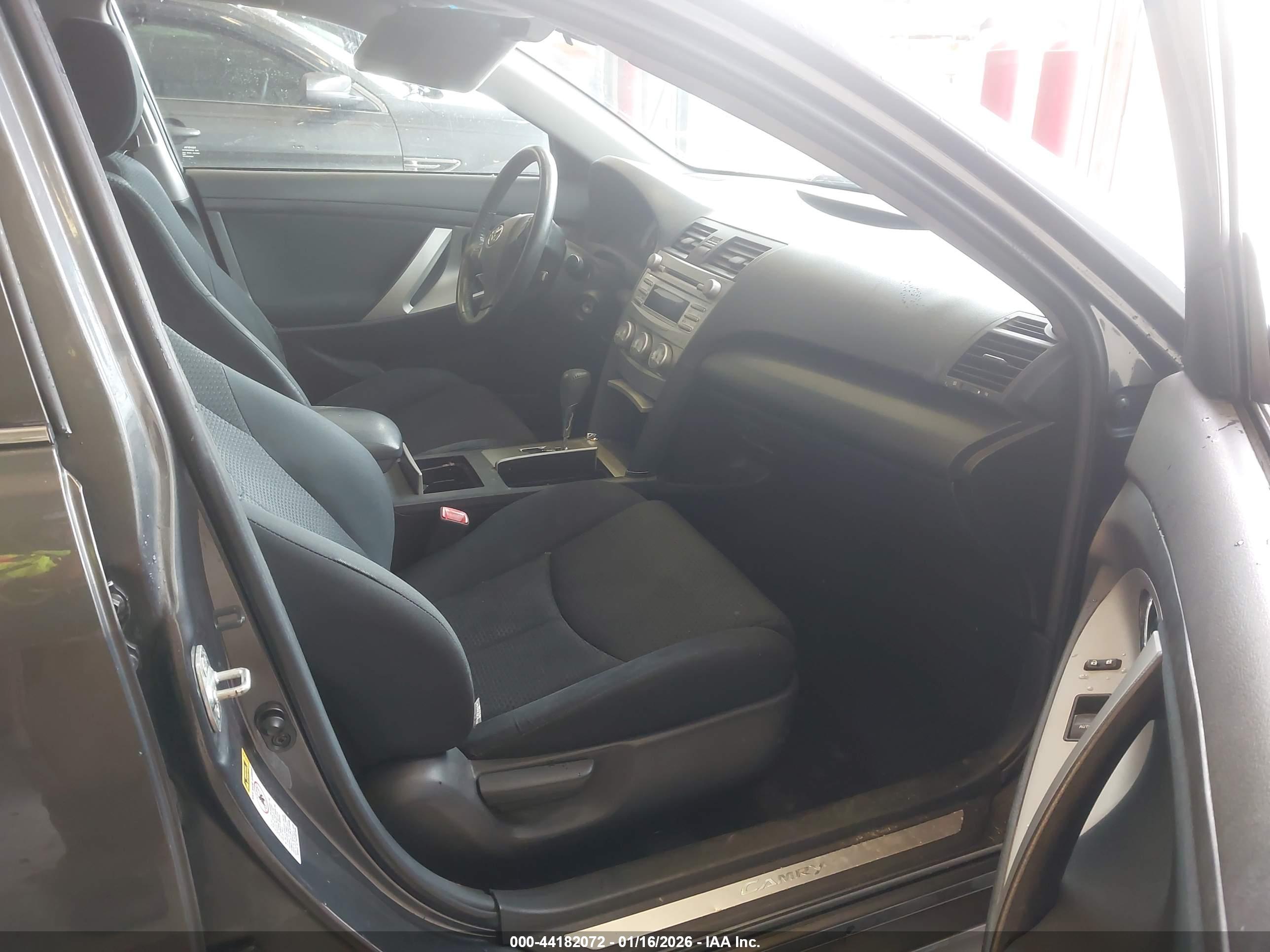 TOYOTA CAMRY image 5