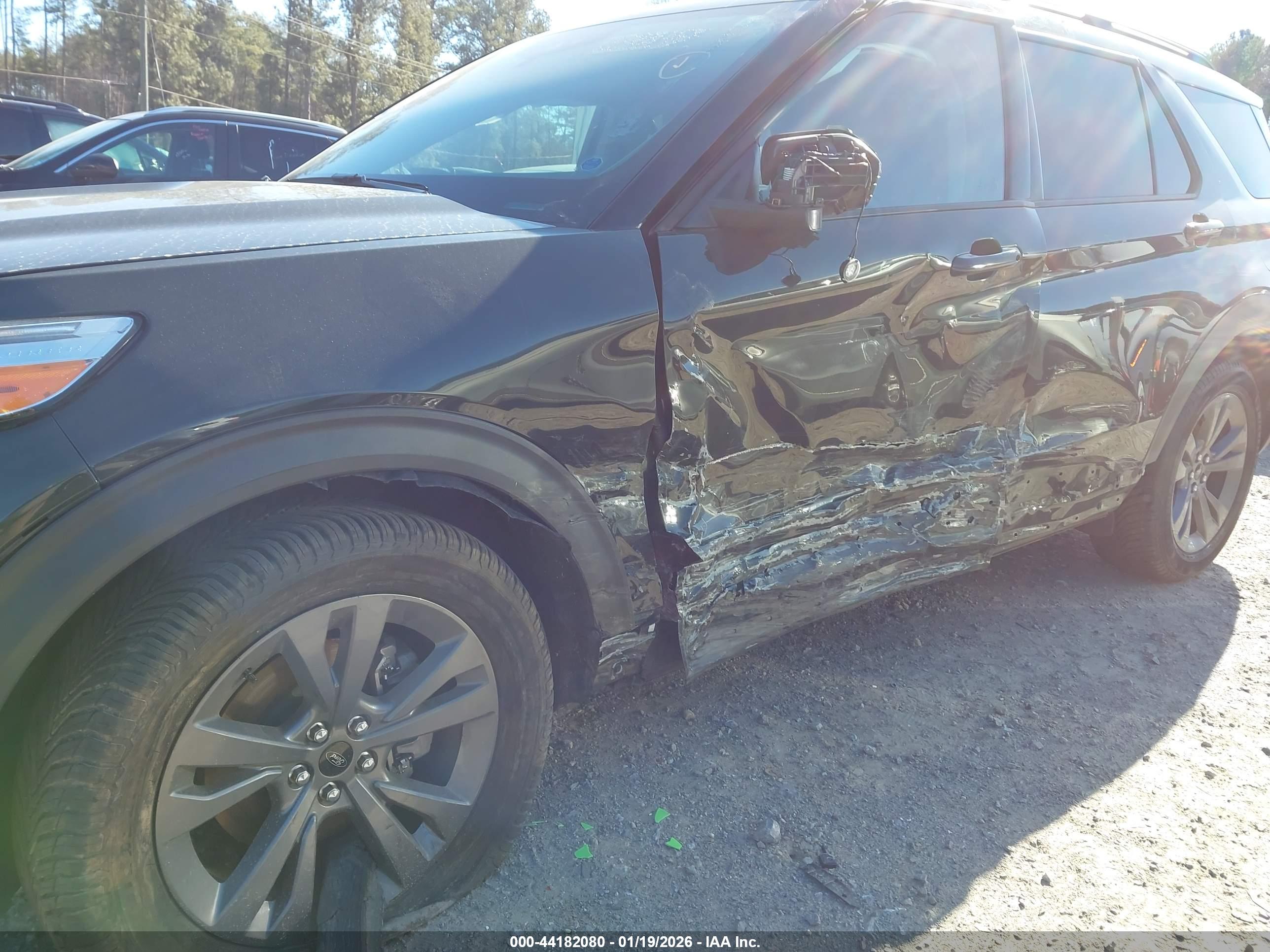 FORD EXPLORER image 6