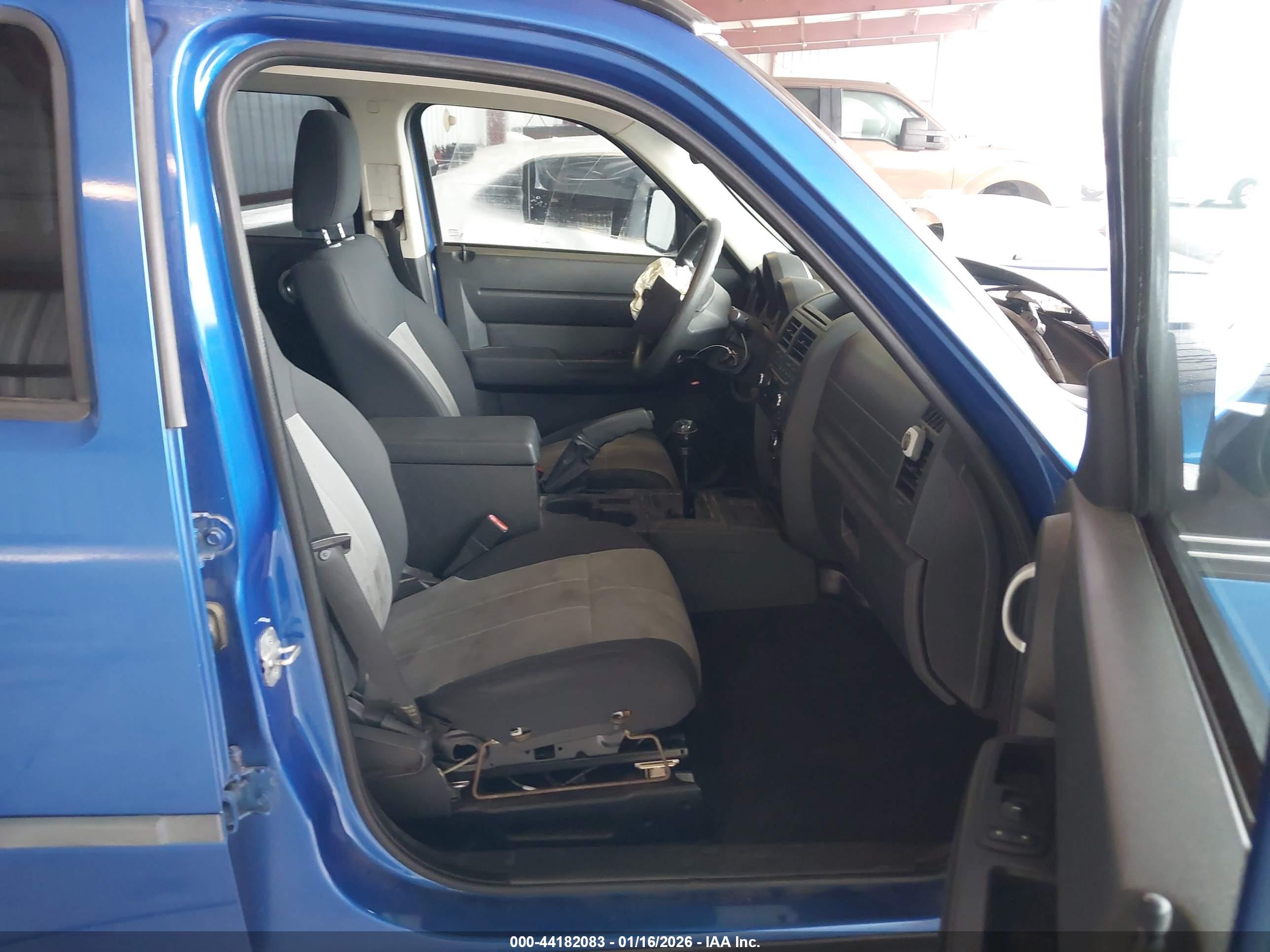DODGE NITRO image 5